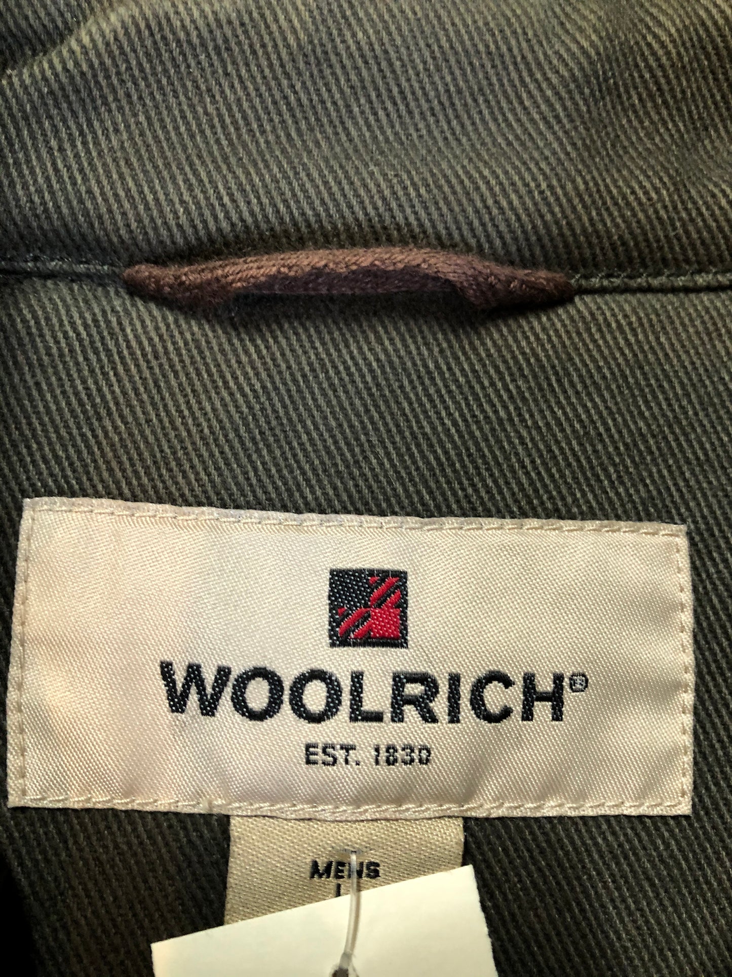 Kingspier Vintage - Woolrich olive green chore jacket features suede collar, flap pockets, hand warmer pockets, zipper and button closures, inside autumn colour striped fleece lining and inside pocket with pencil/ small tool holders. Men’s large.