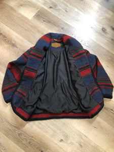 Kingspier Vintage - Vintage Woolrich wool blend jacket with southwest design, shawl collar, button closures and two front pockets. 85% wool/ 15% nylon.

Made in USA.
Size Small.