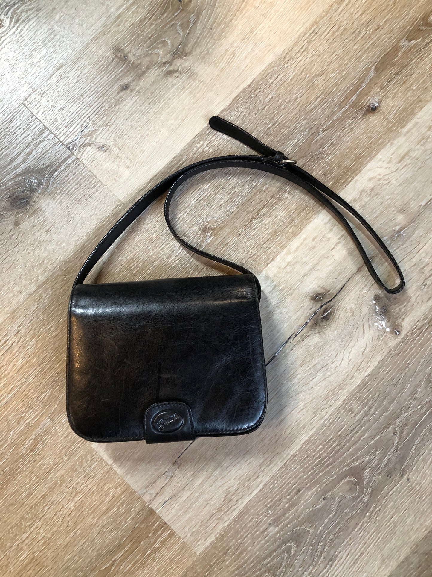 Kingspier Vintage - Stephane black leather crossbody bag with adjustable strap five compartments, two with zippers magnetic snap front closure.
Length - 7.5”
Width - .2.5”
Height - 5.5”
Strap - 47” - 45.5”
This purse is in excellent condition.