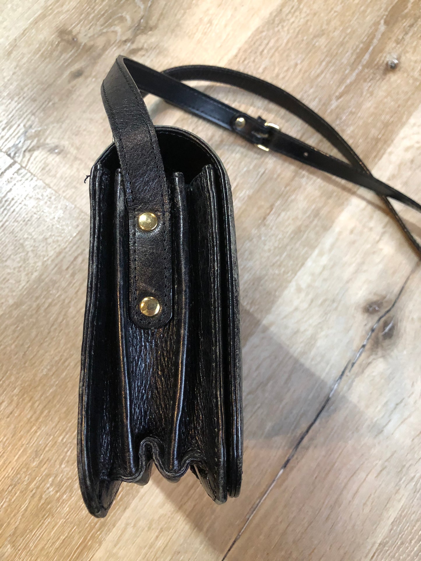 Kingspier Vintage - Stephane black leather crossbody bag with adjustable strap five compartments, two with zippers magnetic snap front closure.
Length - 7.5”
Width - .2.5”
Height - 5.5”
Strap - 47” - 45.5”
This purse is in excellent condition.