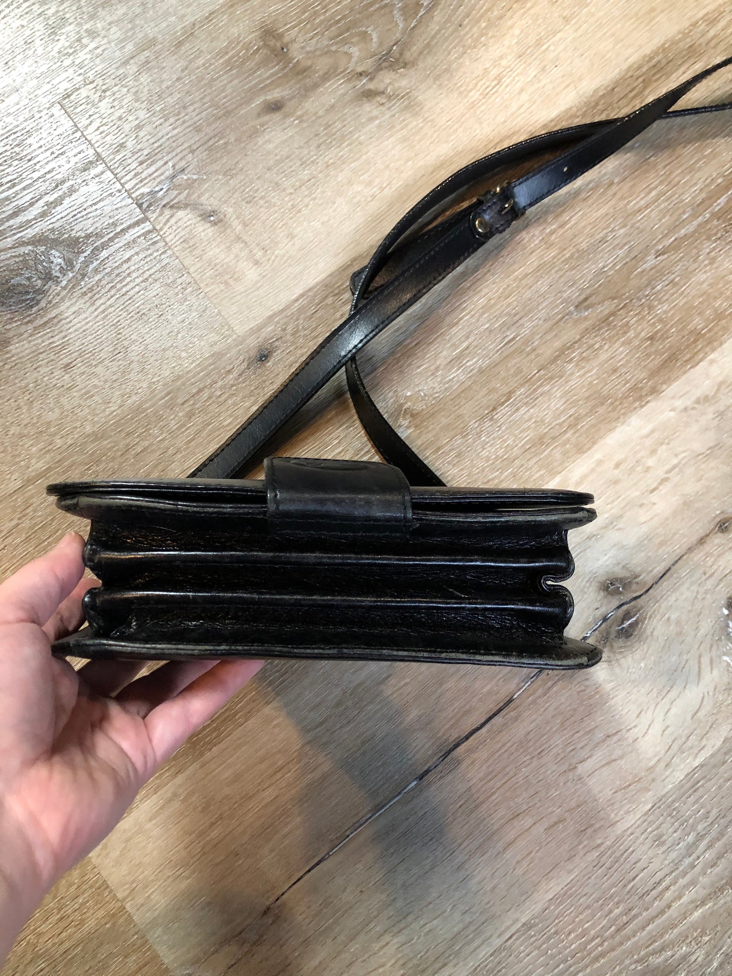 Kingspier Vintage - Stephane black leather crossbody bag with adjustable strap five compartments, two with zippers magnetic snap front closure.
Length - 7.5”
Width - .2.5”
Height - 5.5”
Strap - 47” - 45.5”
This purse is in excellent condition.