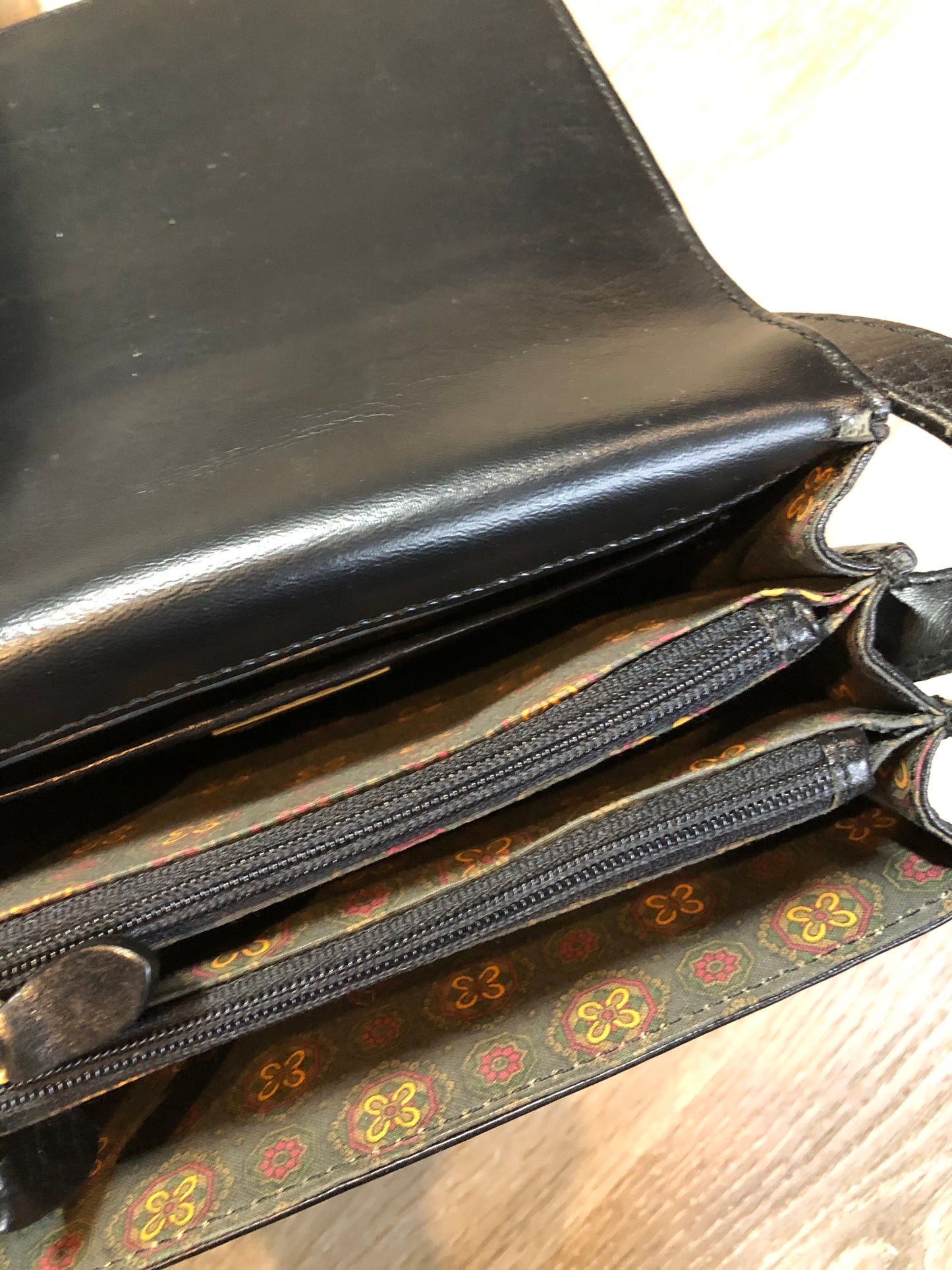 Kingspier Vintage - Stephane black leather crossbody bag with adjustable strap five compartments, two with zippers magnetic snap front closure.
Length - 7.5”
Width - .2.5”
Height - 5.5”
Strap - 47” - 45.5”
This purse is in excellent condition.