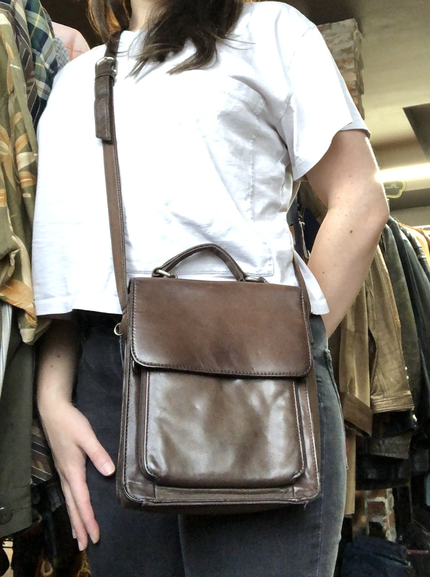Kingspier Vintage - Brown leather crossbody bag with adjustable strap, top handle,two compartments, front compartment zips open with card holders.
Length - 7”
Width - .3”
Height - 8”
Strap - 44”-47”
This purse is in great condition with some minor wear.