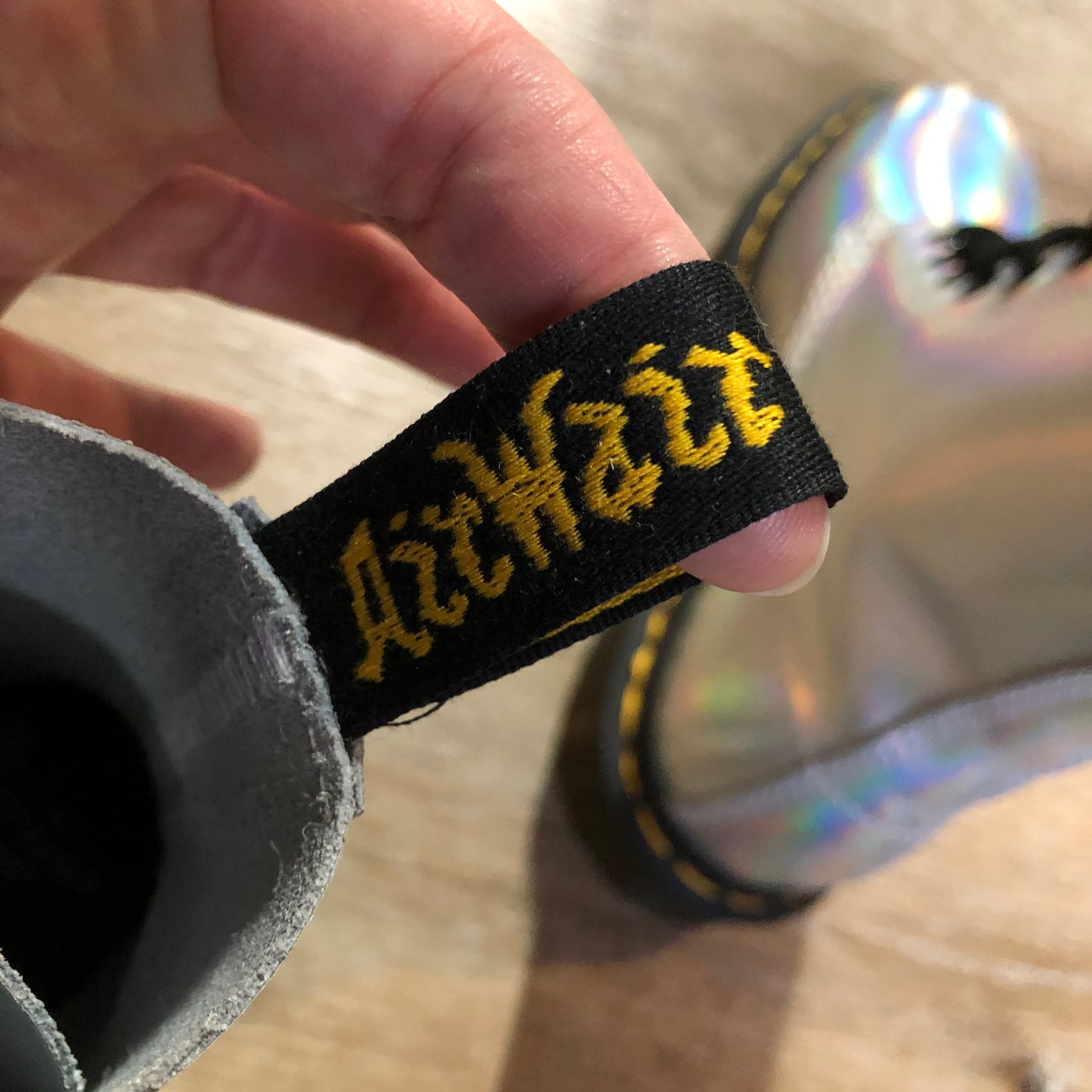 Kingspier Vintage - Doc Martens 1460 Original 8 eyelet boot in holographic silver with smoother leather upper and iconic airwair sole.
Size 5 womens
*Boots are in excellent condition, NWOT.