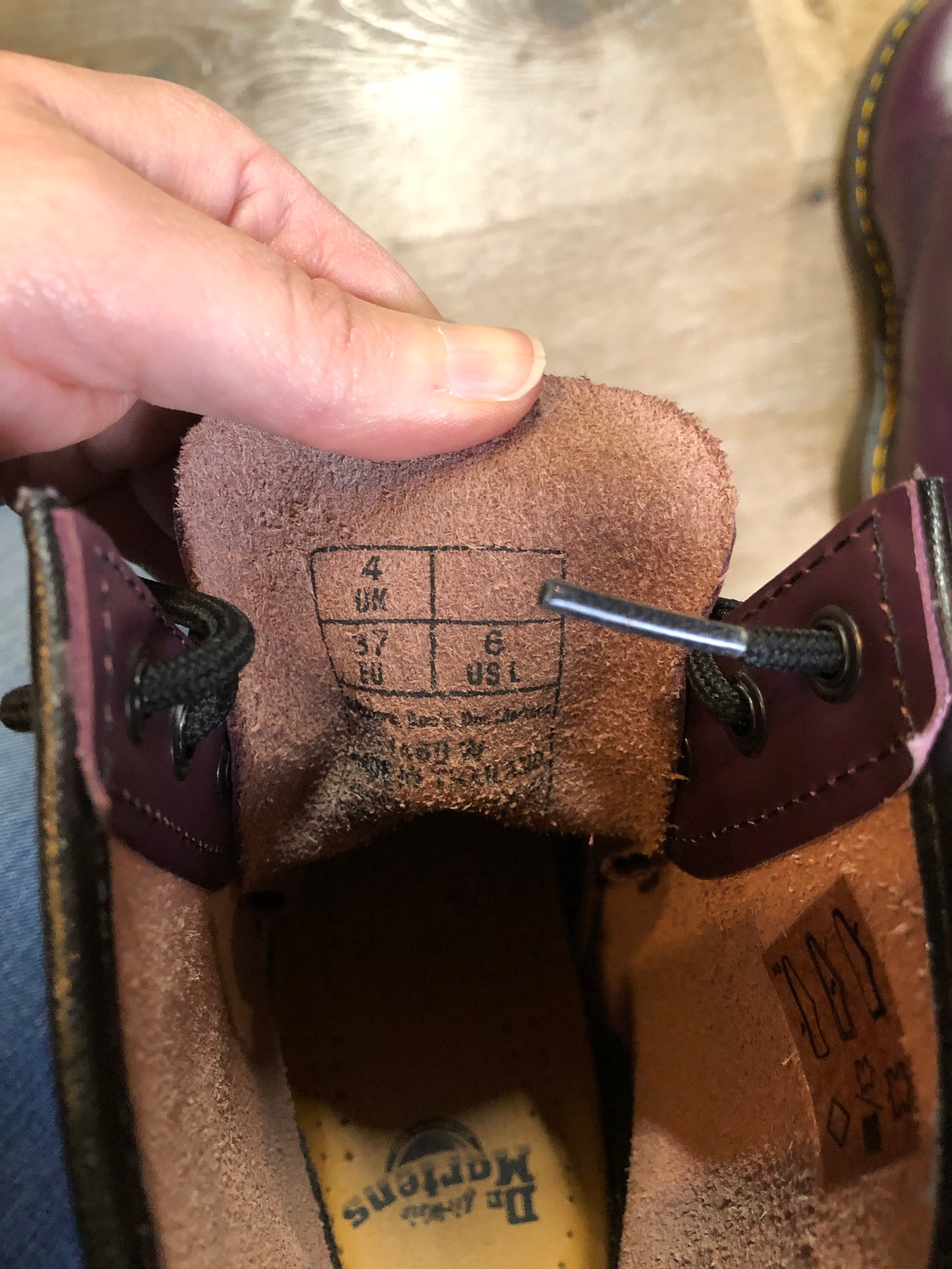 Kingspier Vintage - Doc Martens 1460 Original 8 eyelet boot in purple with smoother leather upper and iconic airwair sole.
Size 6 womens
*Boots are in excellent condition, NWOT.