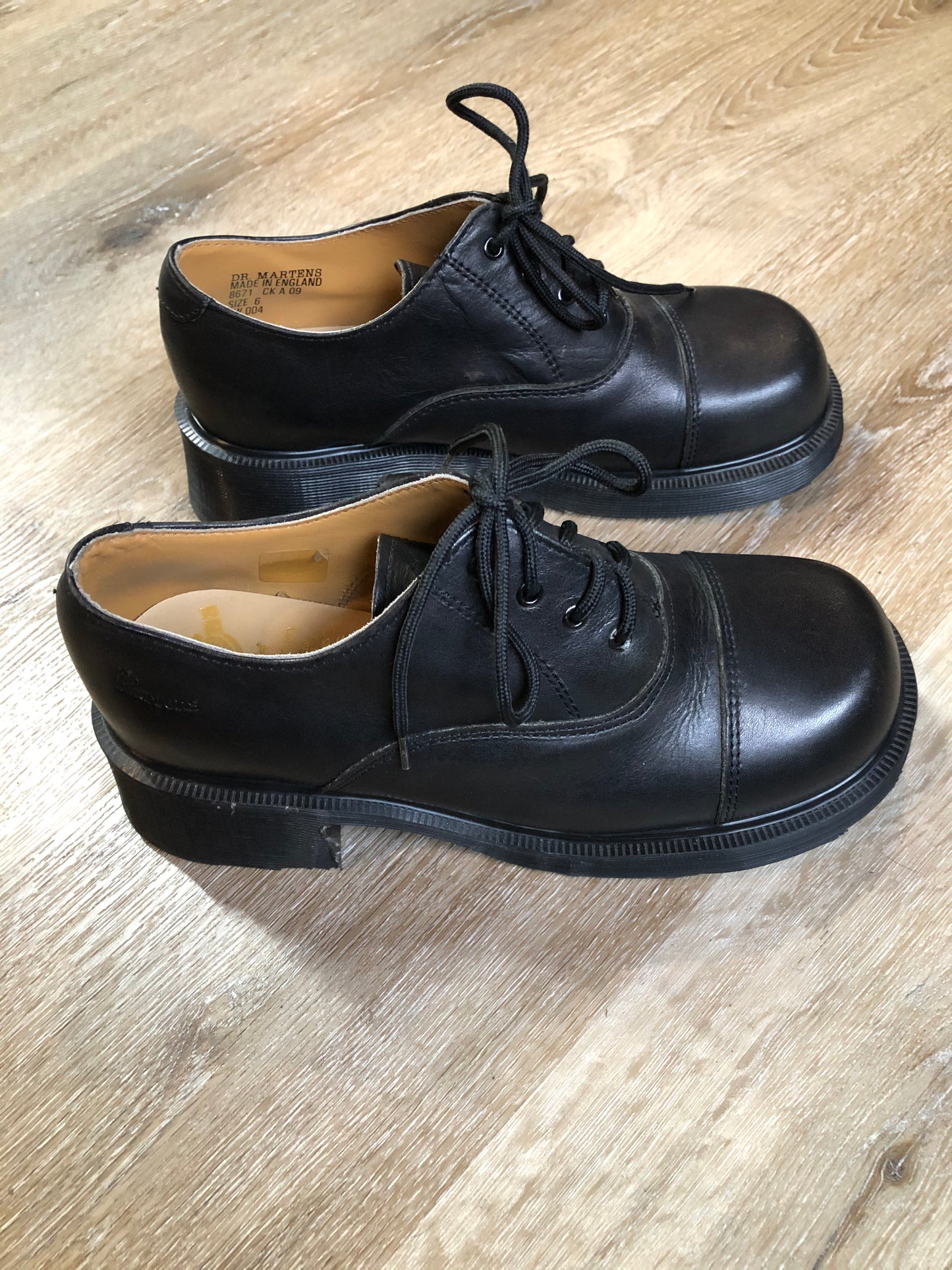 Kingspier Vintage - Brand new, made in UK! Black Doc Martens, heeled 70s style (more dramatic than the modern "Shriver" style.) Top of shoe hits at the ankle.
Size UK 6/ US W 8.5