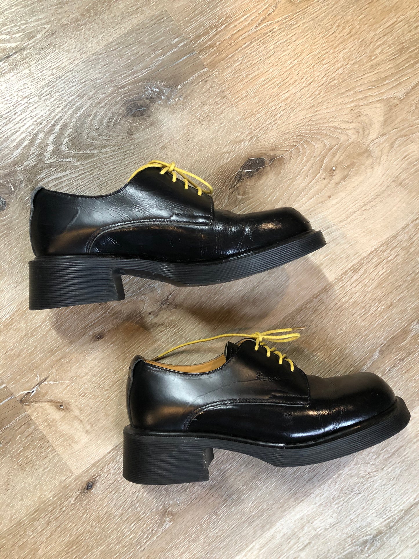 Kingspier Vintage - Doc Martens 8461 black smooth leather 4 eyelet Gibson Shoe with chunky high heel. Made in England.
Size 10 US womens.
*Shoes are in great condition.