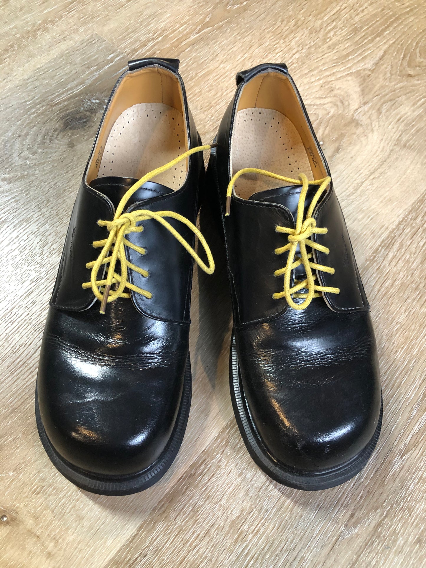 Kingspier Vintage - Doc Martens 8461 black smooth leather 4 eyelet Gibson Shoe with chunky high heel. Made in England.
Size 10 US womens.
*Shoes are in great condition.