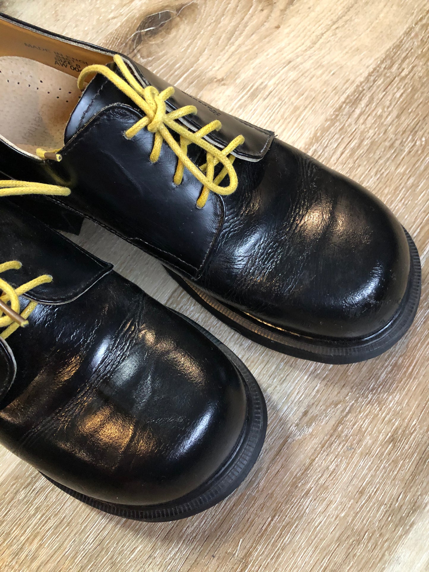 Kingspier Vintage - Doc Martens 8461 black smooth leather 4 eyelet Gibson Shoe with chunky high heel. Made in England.
Size 10 US womens.
*Shoes are in great condition.