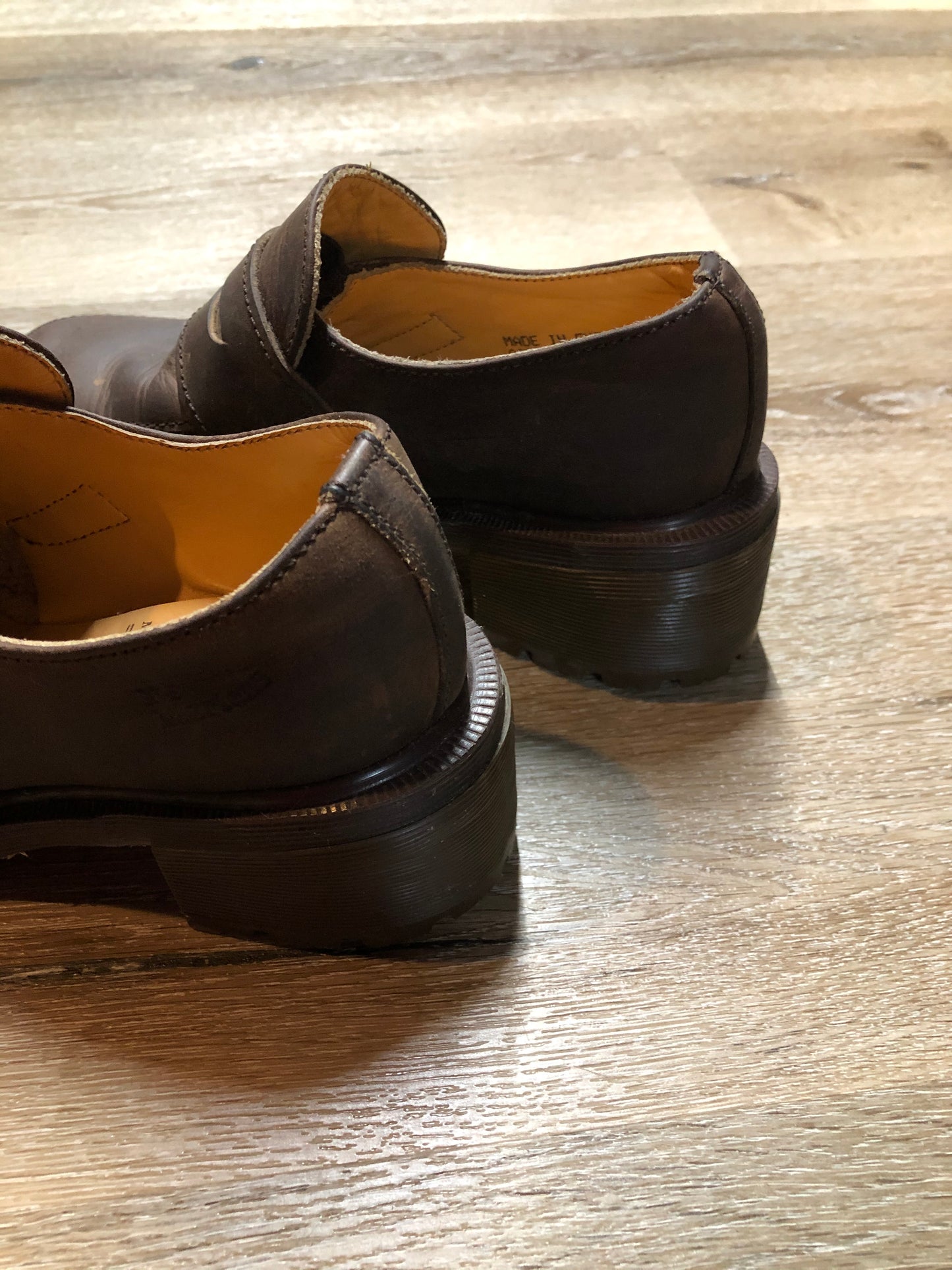 Kingspier Vintage - Doc Martens brown chunky heel loafer.
Size 6.5 US womens.
*Shoes are in great condition.