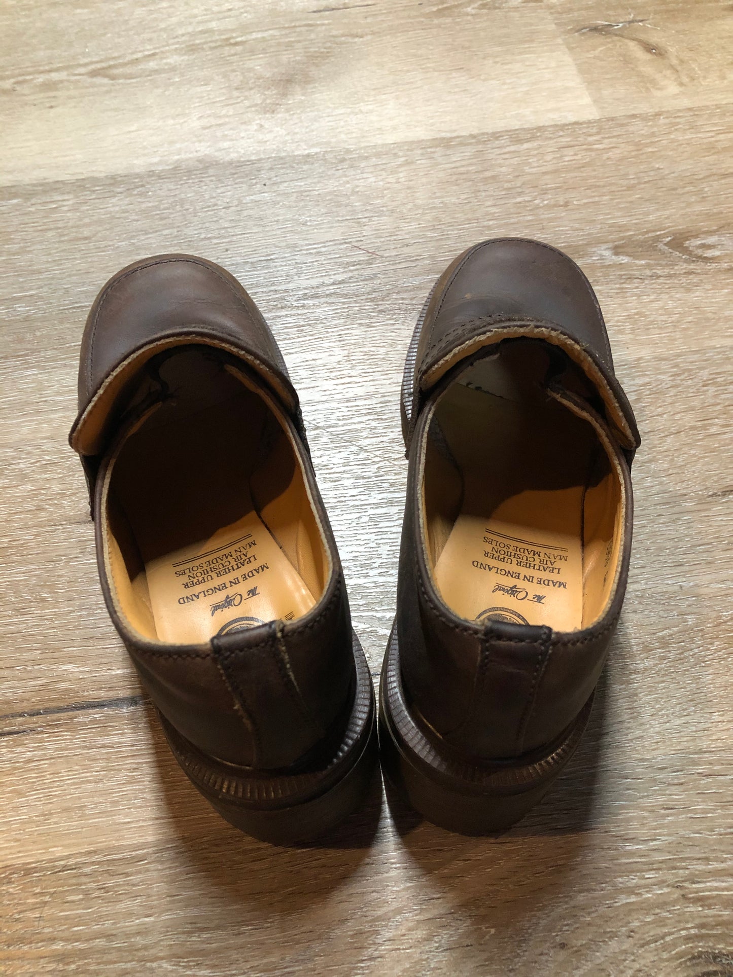 Kingspier Vintage - Doc Martens brown chunky heel loafer.
Size 6.5 US womens.
*Shoes are in great condition.