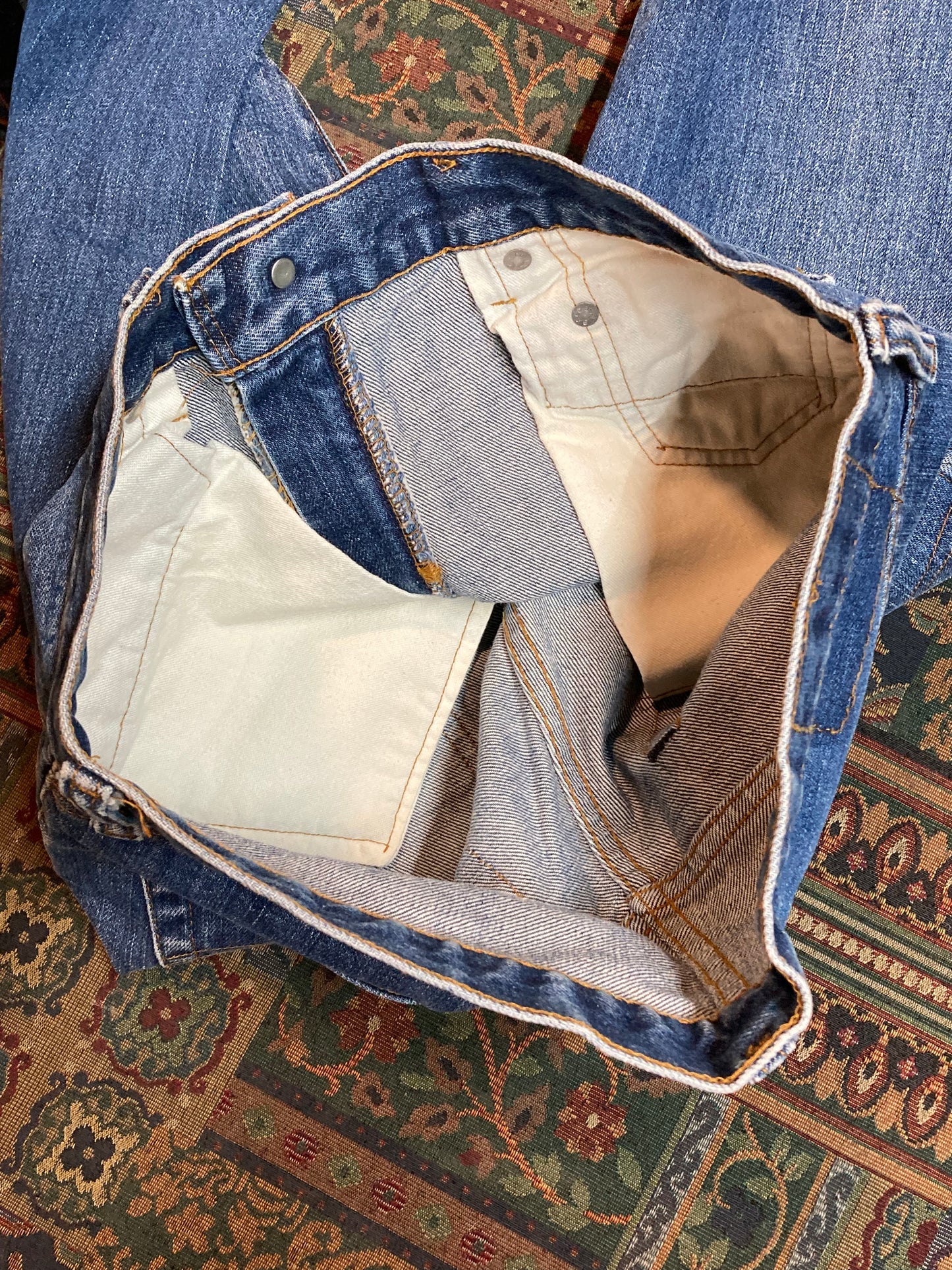 Levi’s 505 Denim Jean - 31”x31” Vintage Red Tab Mid rise Zip fly Straight leg. Medium wash Tags removed Worn in Netflix’s “The Sinner” Made in USA - Kingspier Vintage