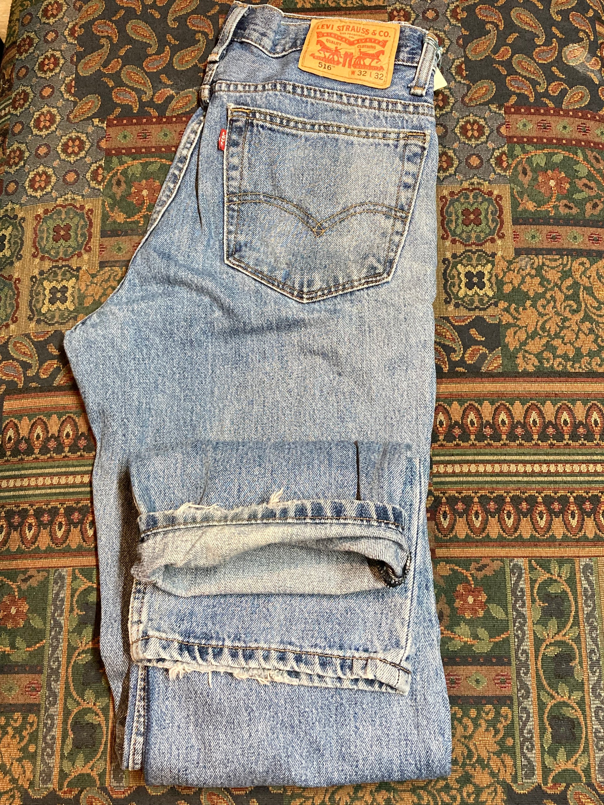 Levi’s 516 - 31”x31.5” Slim Fit Denim Jeans  Red Tab  High rise  Zip fly  Straight leg  100% Cotton  Light wash  Tagged 32”x32”  Made in Bangladesh - Kingspier Vintage