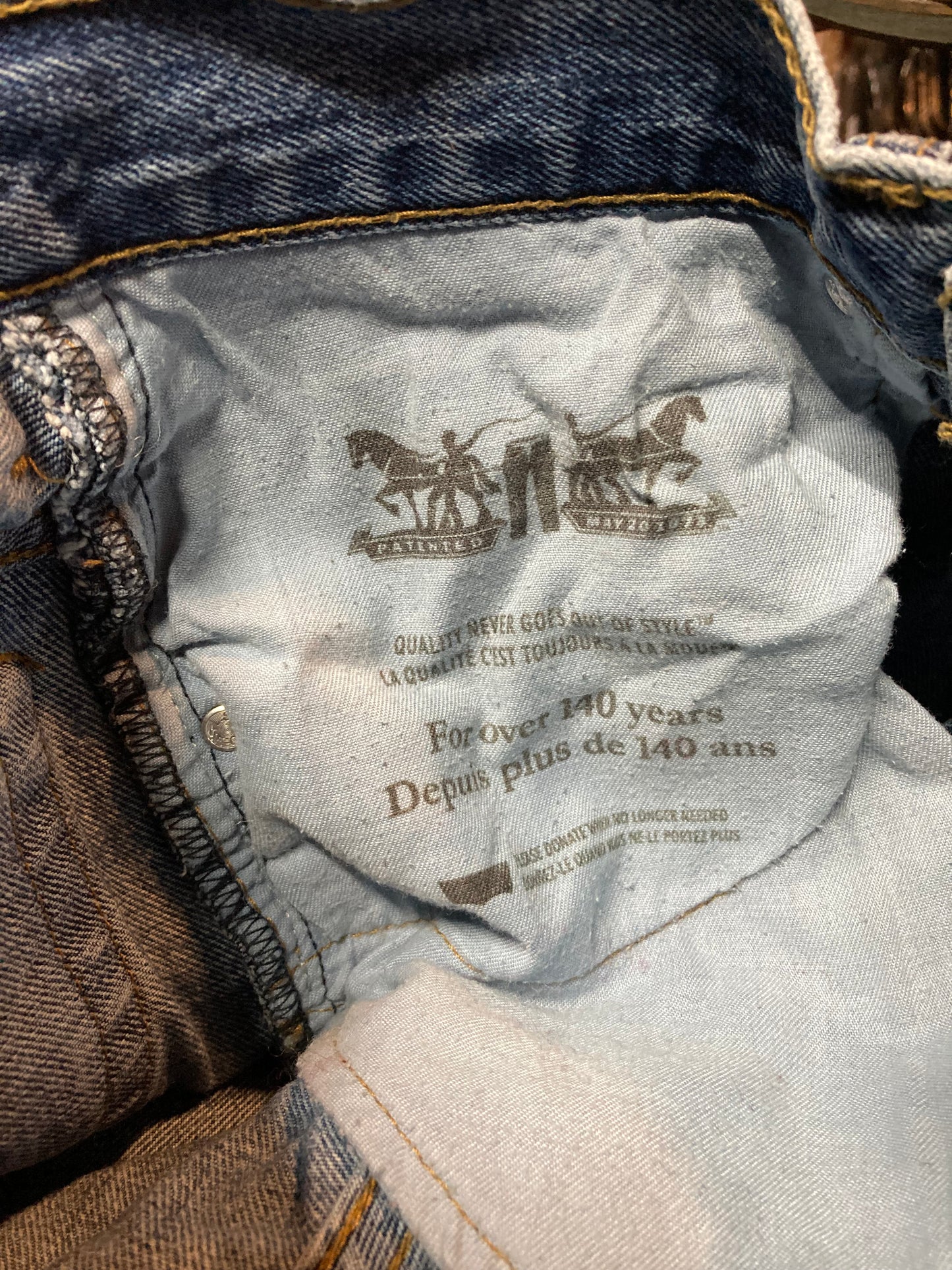 Levi’s 516 - 31”x31.5” Slim Fit Denim Jeans Red Tab High rise Zip fly Straight leg 100% Cotton Light wash Tagged 32”x32” Made in Bangladesh - Kingspier Vintage