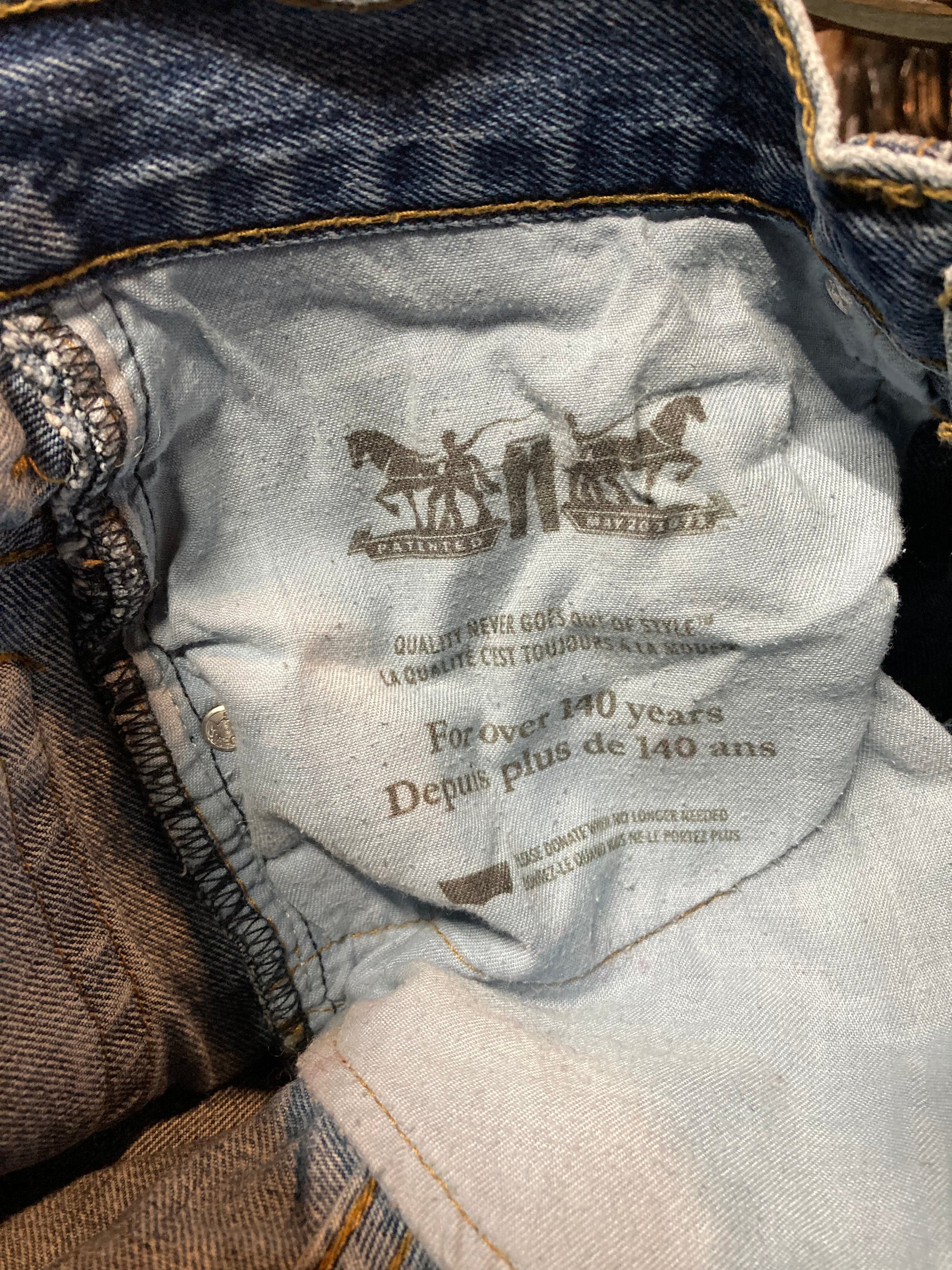 Levi’s 516 - 31”x31.5” Slim Fit Denim Jeans  Red Tab  High rise  Zip fly  Straight leg  100% Cotton  Light wash  Tagged 32”x32”  Made in Bangladesh - Kingspier Vintage