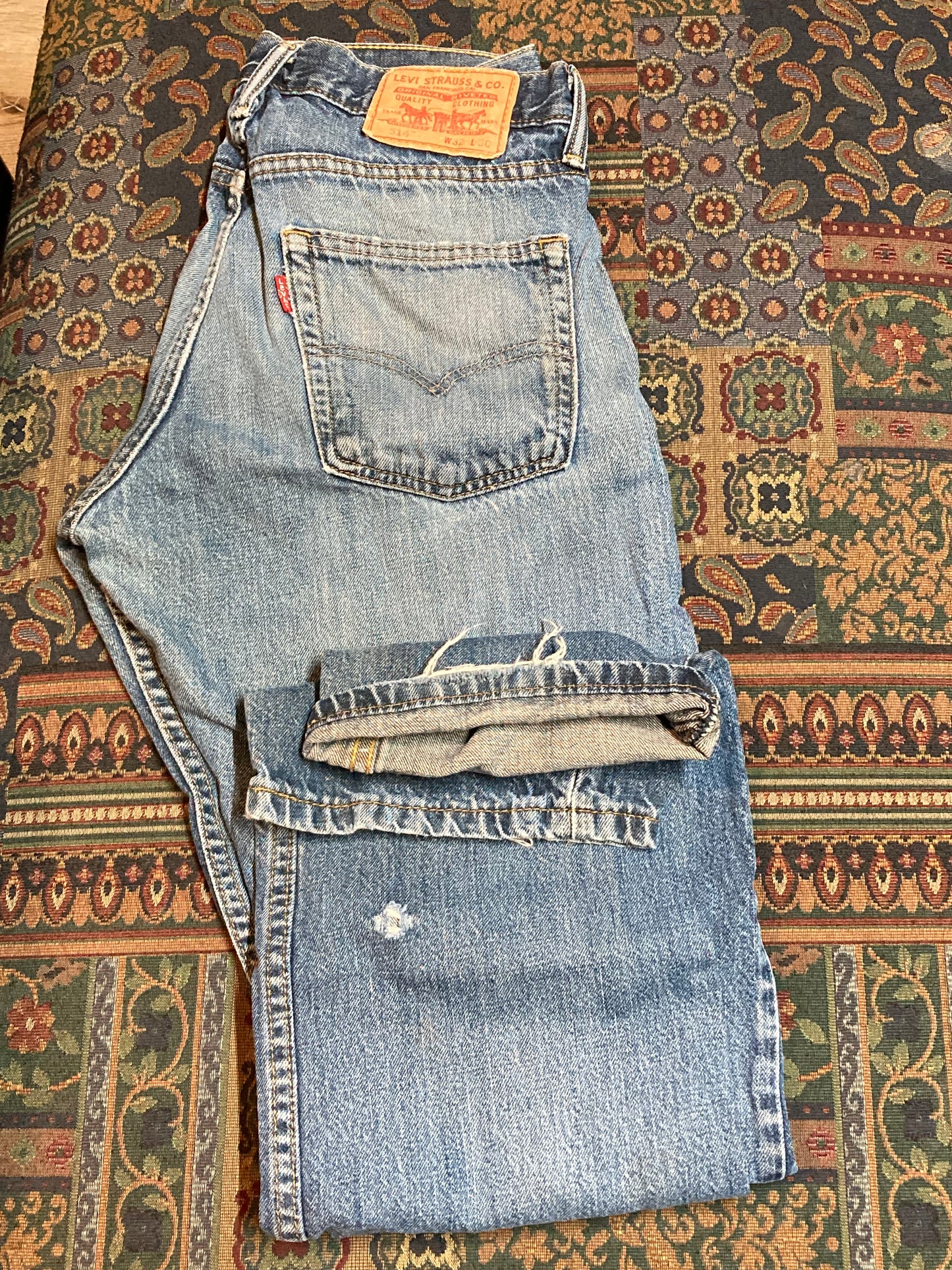 Levi’s 514 - 32”x31 Denim Jeans  Vintage Red Tab  Lower rise  Zip fly  Straight leg  Lighter wash  100% cotton  labeled 32”x30”  Made in Mexico -  Kingspier vintage