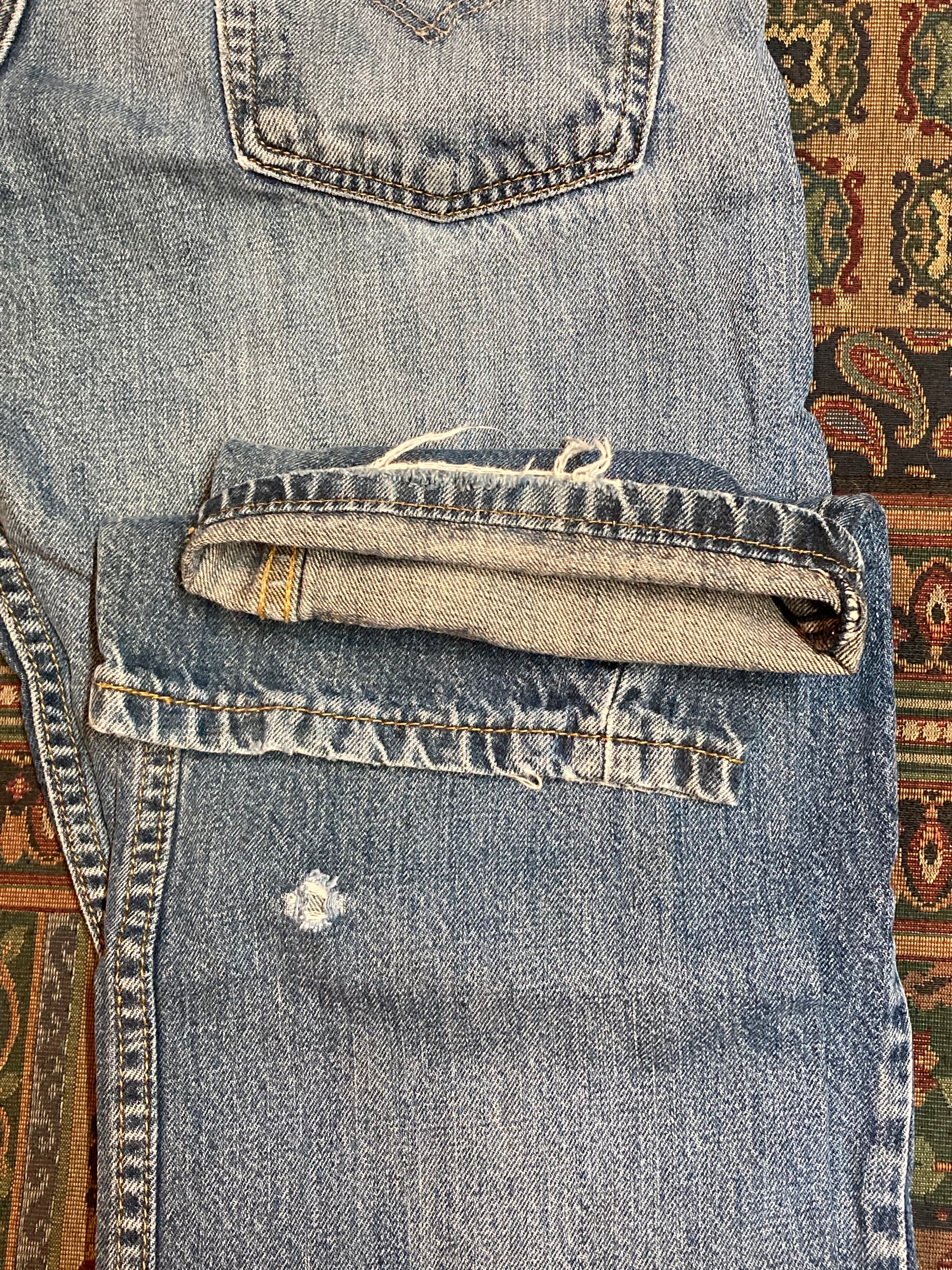 Levi’s 514 - 32”x31 Denim Jeans  Vintage Red Tab  Lower rise  Zip fly  Straight leg  Lighter wash  100% cotton  labeled 32”x30”  Made in Mexico -  Kingspier vintage