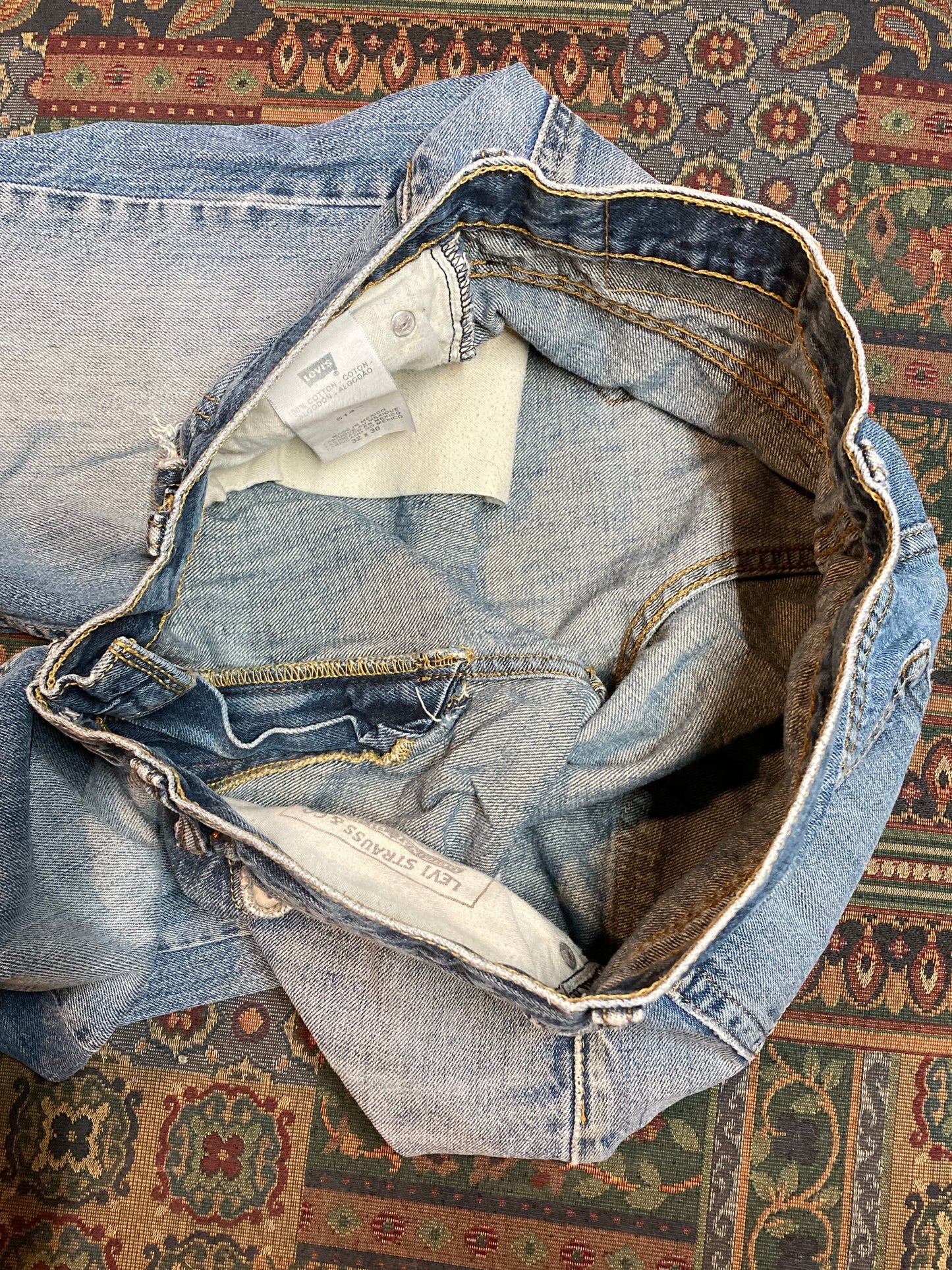 Levi’s 514 - 32”x31 Denim Jeans  Vintage Red Tab  Lower rise  Zip fly  Straight leg  Lighter wash  100% cotton  labeled 32”x30”  Made in Mexico -  Kingspier vintage