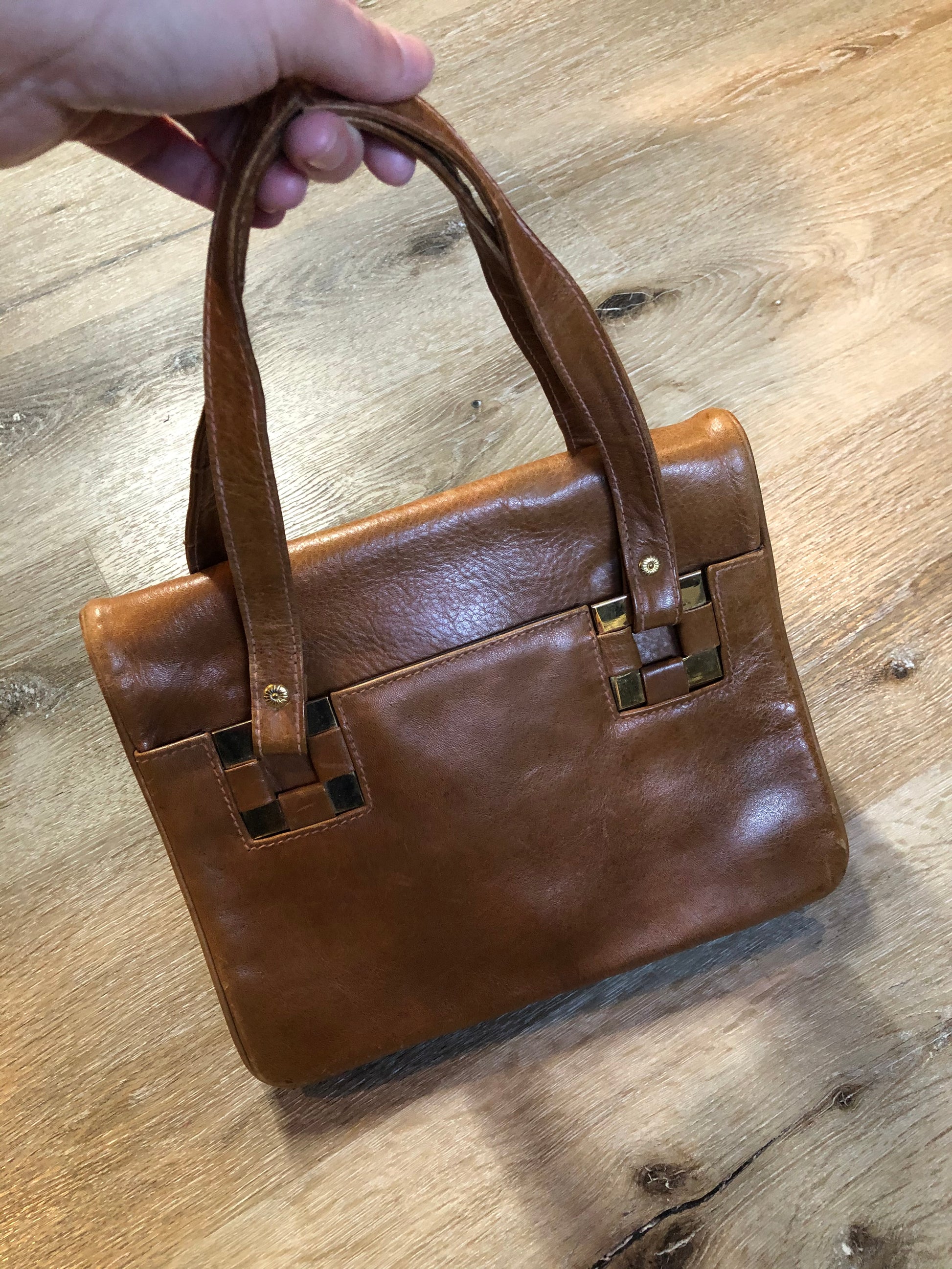 Kingspier Vintage - Jordan Marsh tan leather handbag with gold hardware and three inside compartments.