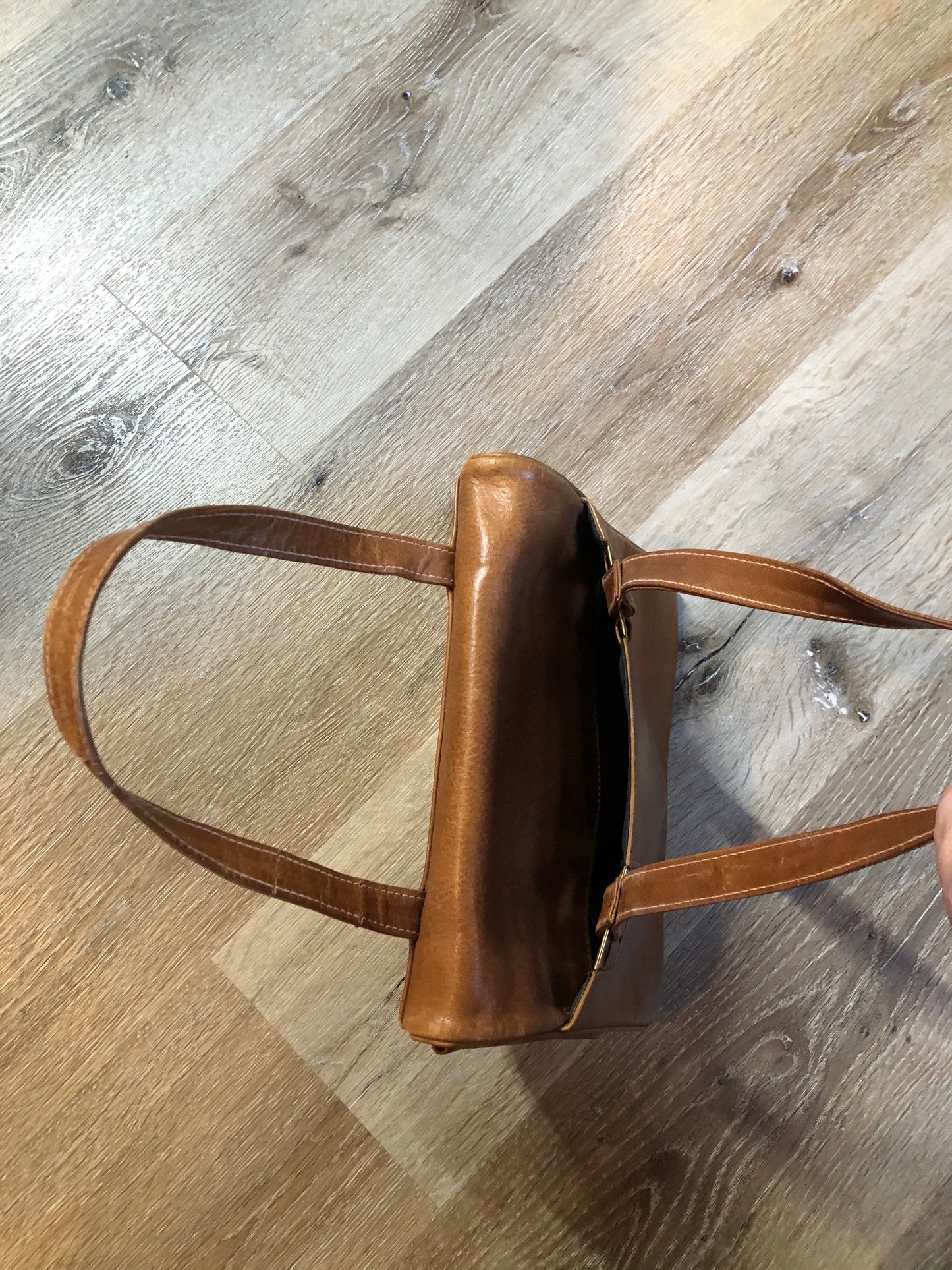 Kingspier Vintage - Jordan Marsh tan leather handbag with gold hardware and three inside compartments.