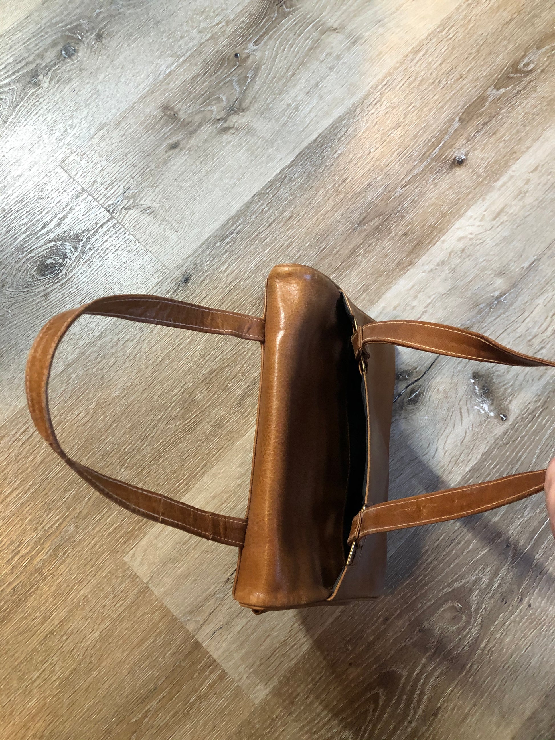 Kingspier Vintage - Jordan Marsh tan leather handbag with gold hardware and three inside compartments.