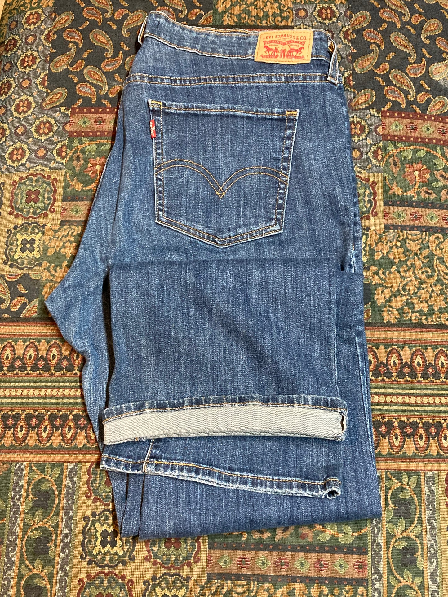 Levi’s 415 - Classic Boot Cut - 37”x30.5”, Size 16 Sits below waist Classic boot cut leg 99^ cotton/ 1% elastane Medium wash Made in Pakistan - Kingspier Vintage