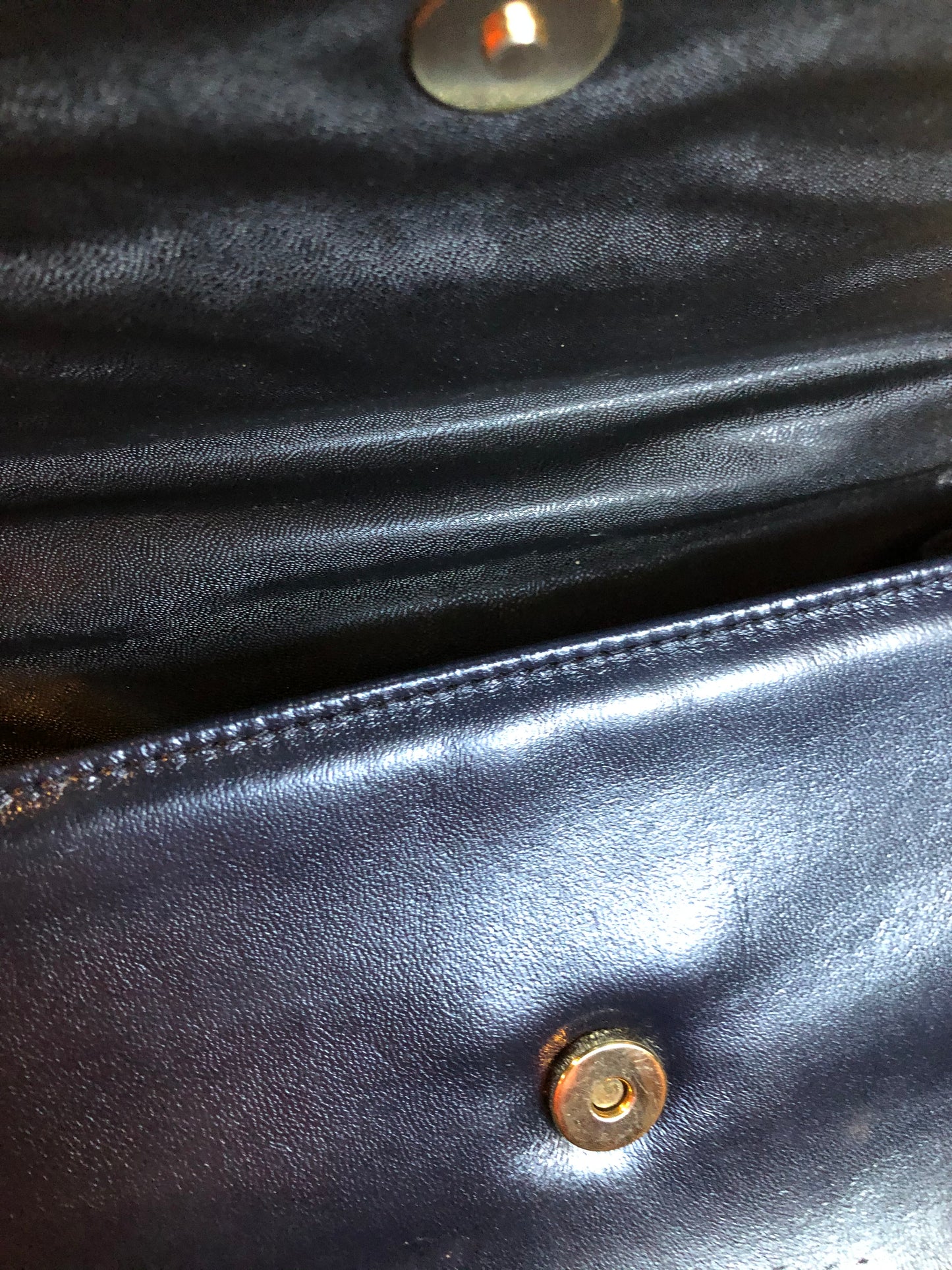 Kingspier Vintage - Carelli navy crossbody bag with snap closure, chain strap and two compartments inside. Made in Canada.