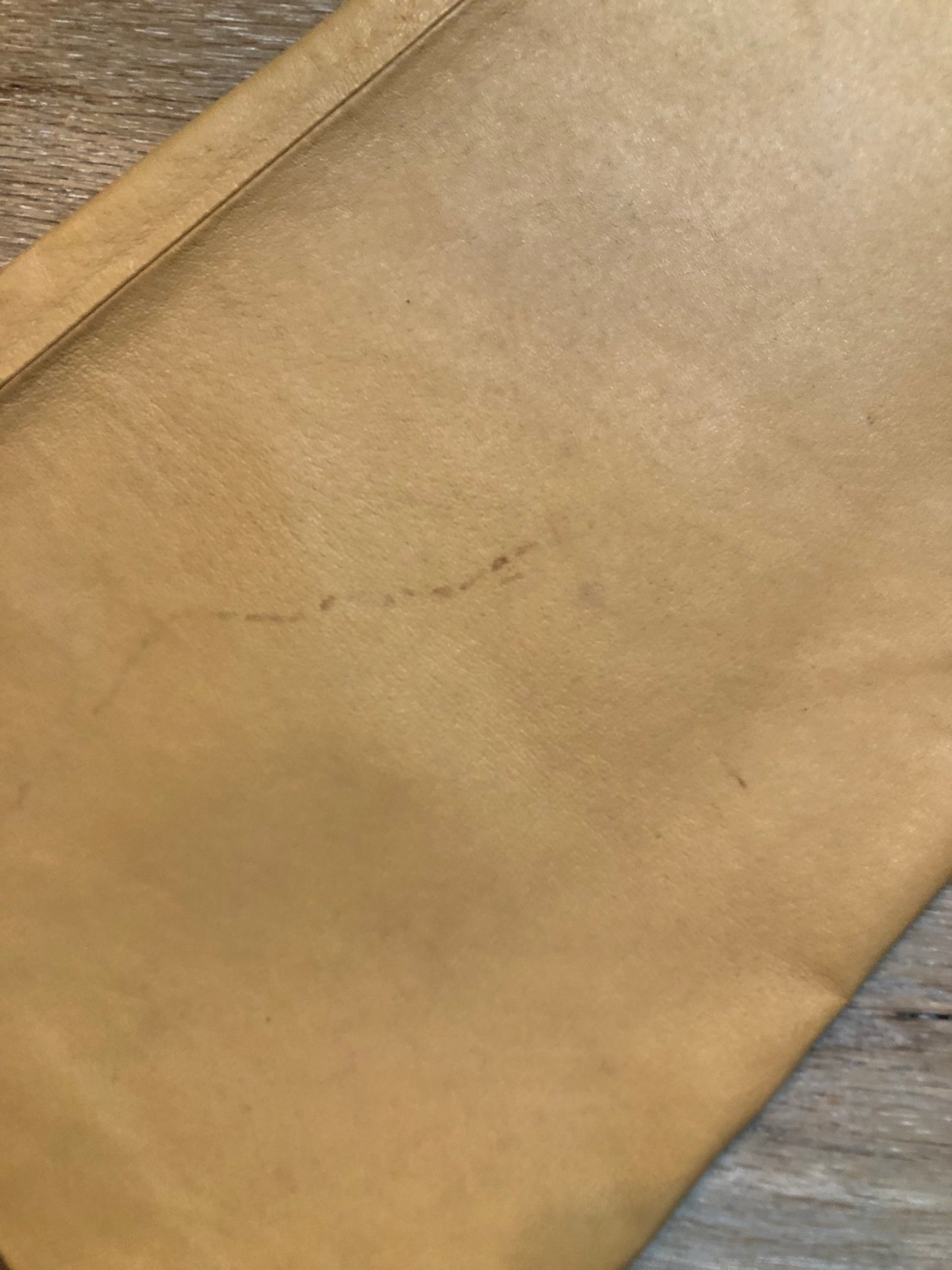 Kingspier Vintage - Cami International beige bootcut leather pants with poly blend lining. Size women’s 6T.
waist -31”
Outseam - 44”
Inseam - 35”
Rise - 9”
Pants are in excellent condition with some minor wear.