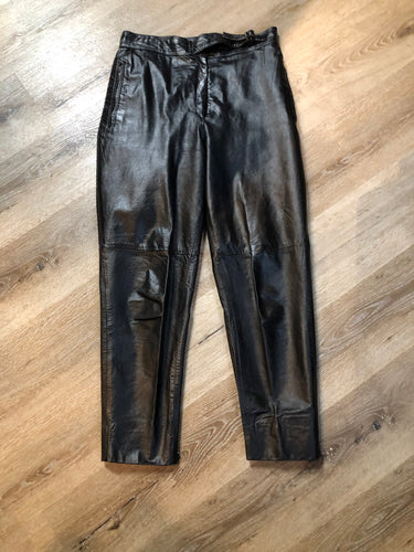Kingspier Vintage - Rive Droite blsck leather highrise pants with tapered leg, zip side pockets and belt detail. Size 8