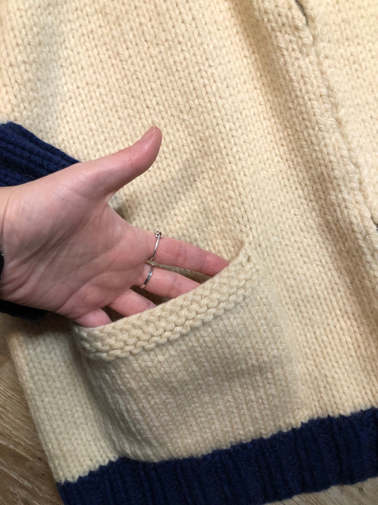Kingspier Vintage - Vintage handmade Mary Maxim 100% wool cardigan features a vibrant cowichan style design, two front pockets and a zipper closure.
Made in Dartmouth, Nova scotia.
Size large.