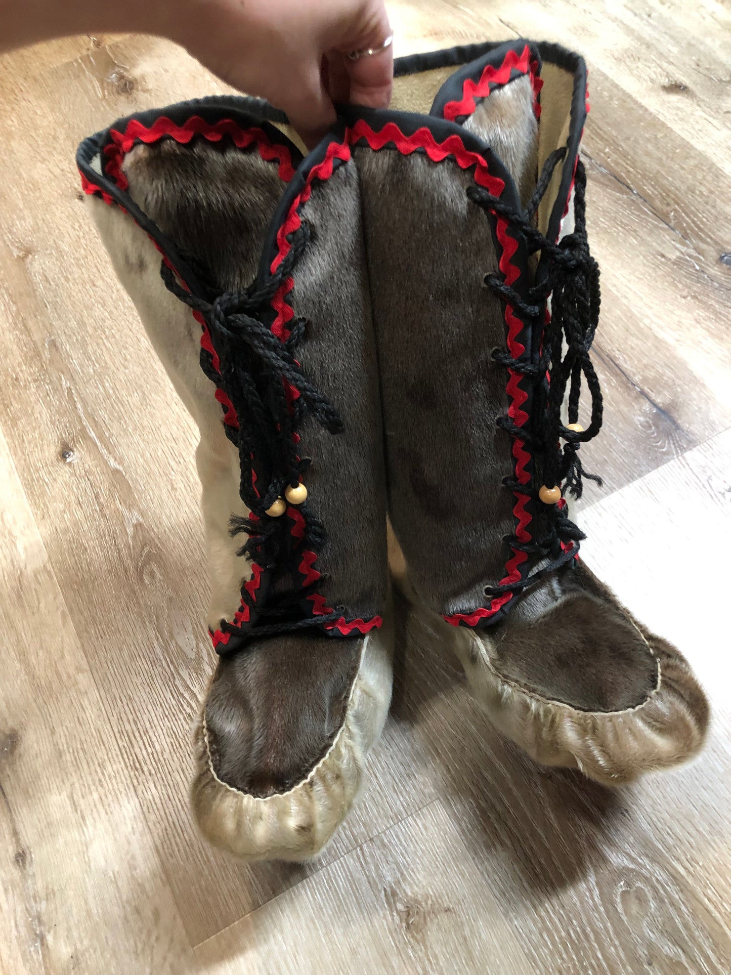 Kingspier Vintage - Vintage Indigenous made fur Mukluks feature natural fur upper and sole.
Hand-made in Canada.