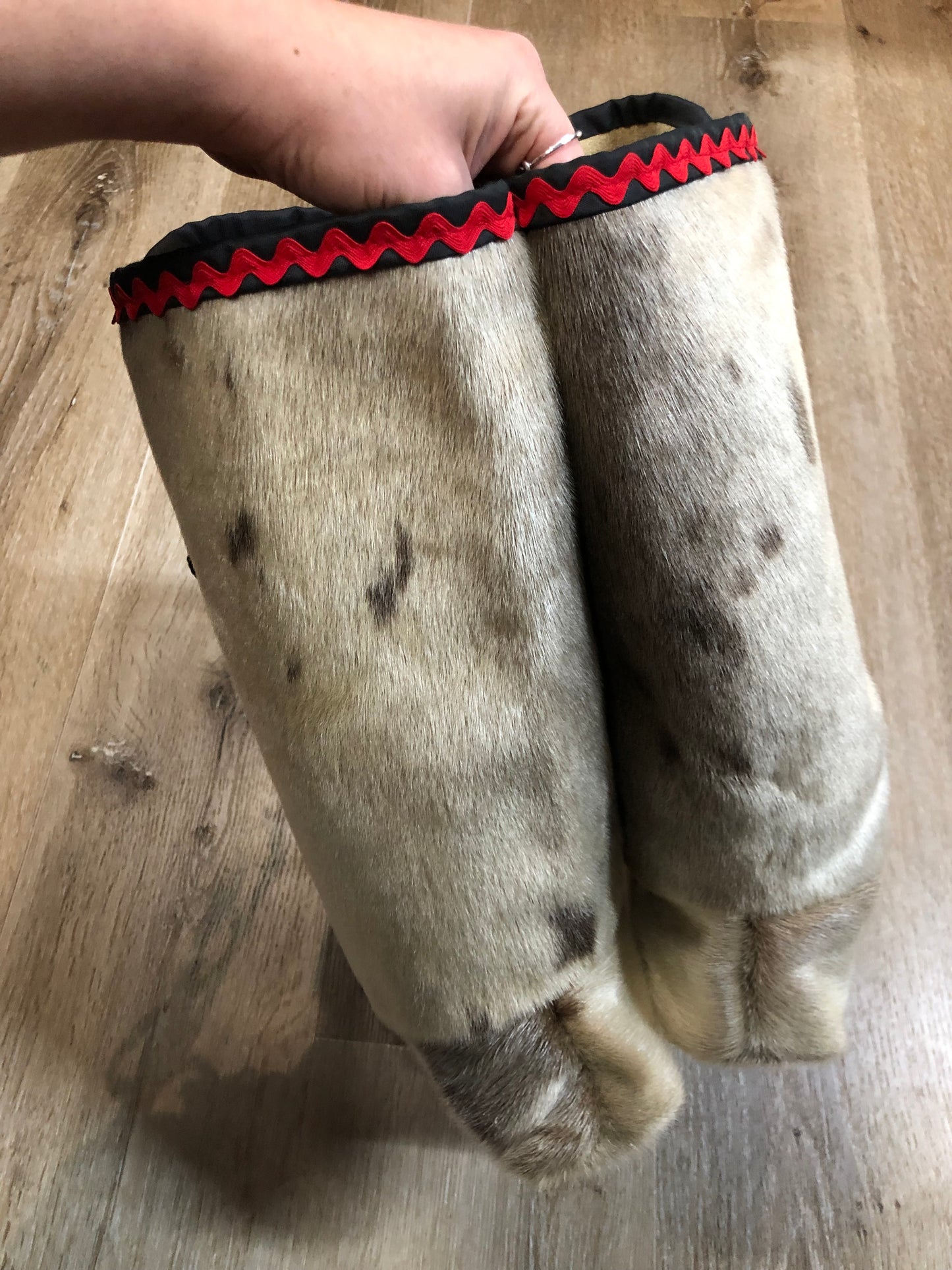 Kingspier Vintage - Vintage Indigenous made fur Mukluks feature natural fur upper and sole.
Hand-made in Canada.