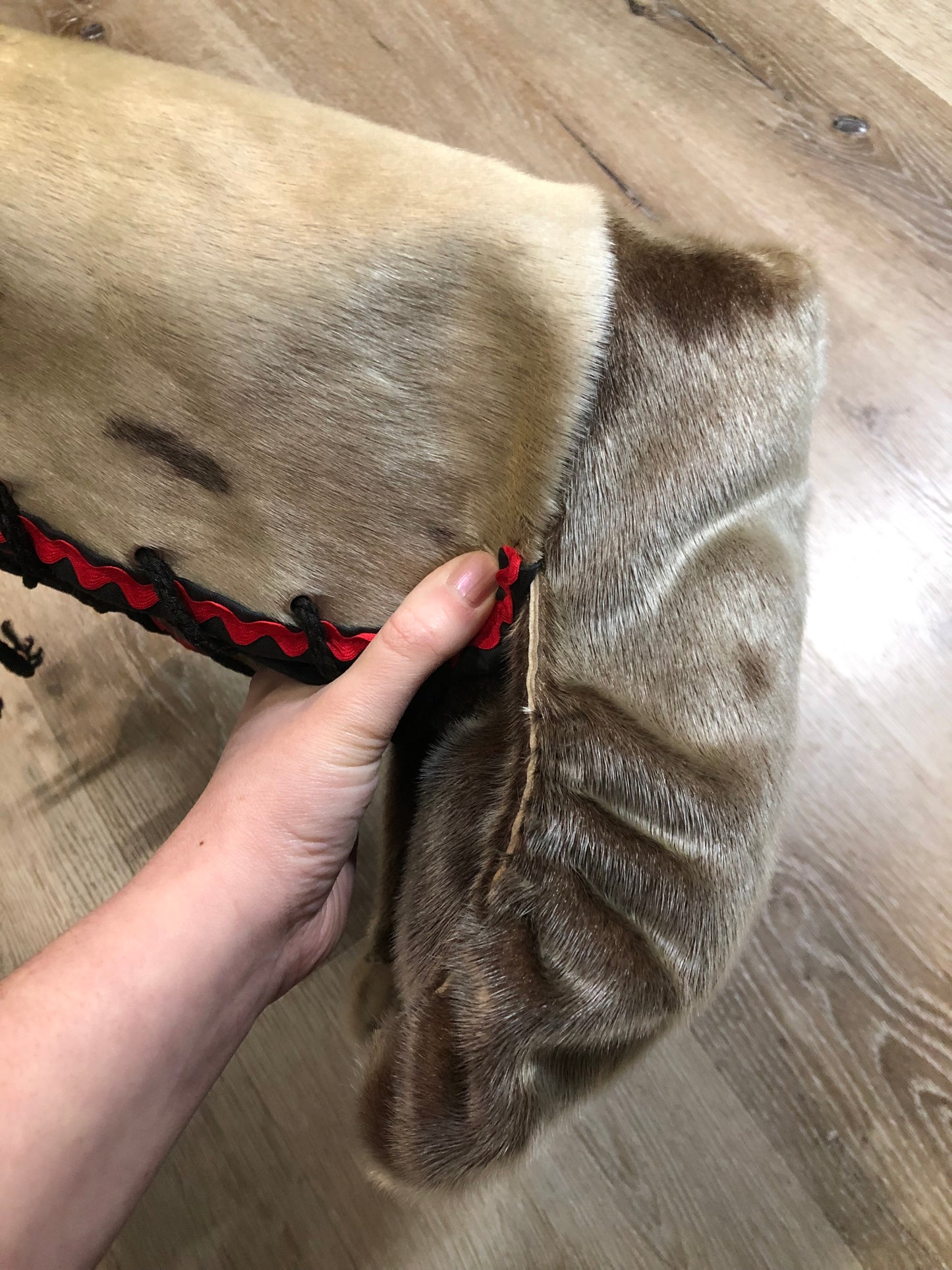 Kingspier Vintage - Vintage Indigenous made fur Mukluks feature natural fur upper and sole.
Hand-made in Canada.