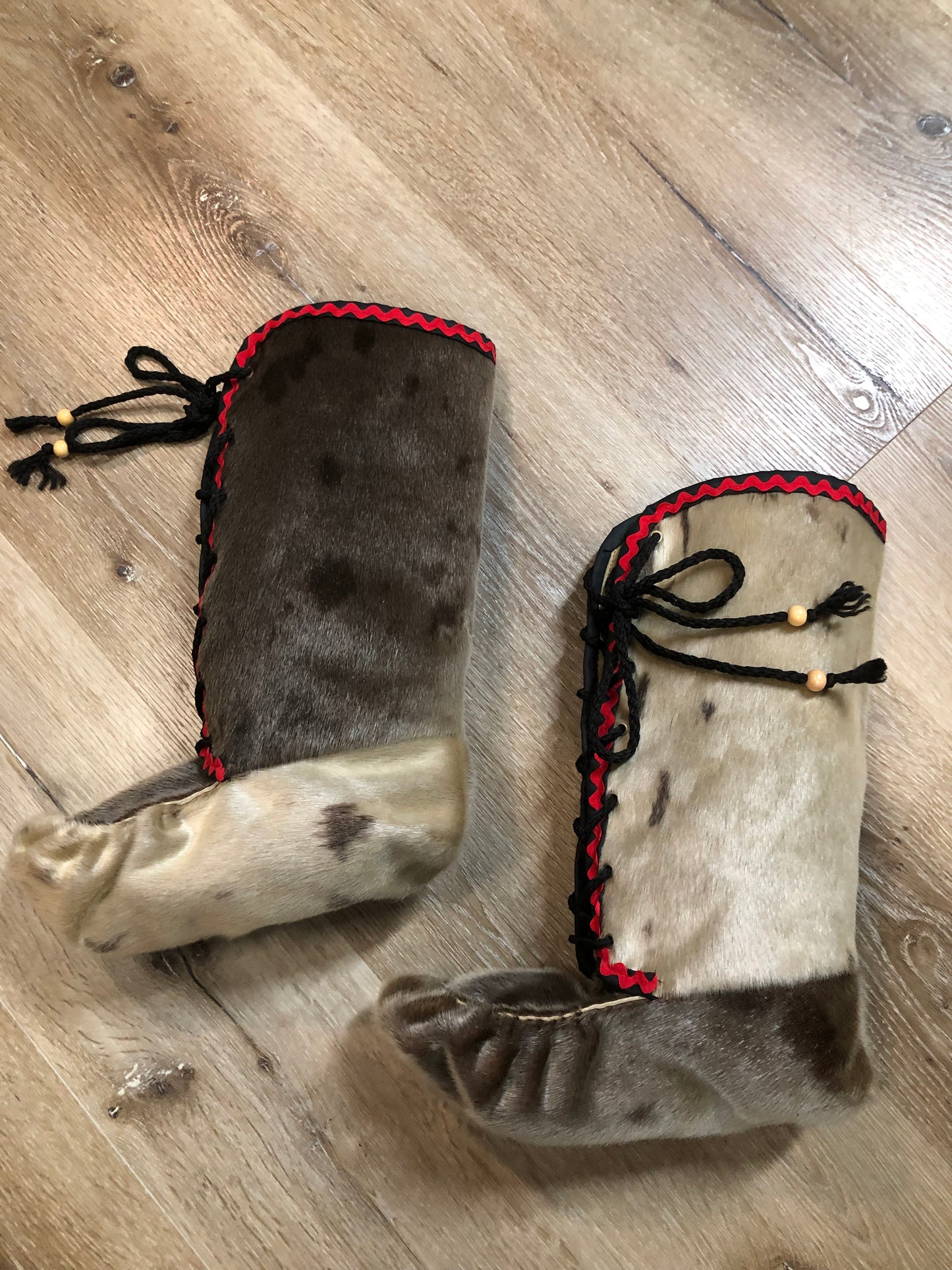 Kingspier Vintage - Vintage Indigenous made fur Mukluks feature natural fur upper and sole.
Hand-made in Canada.