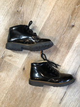 Load image into Gallery viewer, Kingspier Vintage - Start Rite black patent leather shoes. Made in England.

Size 31/6 Kids

Shoes are in excellent condition.
