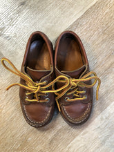 Load image into Gallery viewer, Kingspier Vintage - Sperrys brown leather four eyelet shoes.

Size 9 Toddler

Shoes are in excellent condition.
