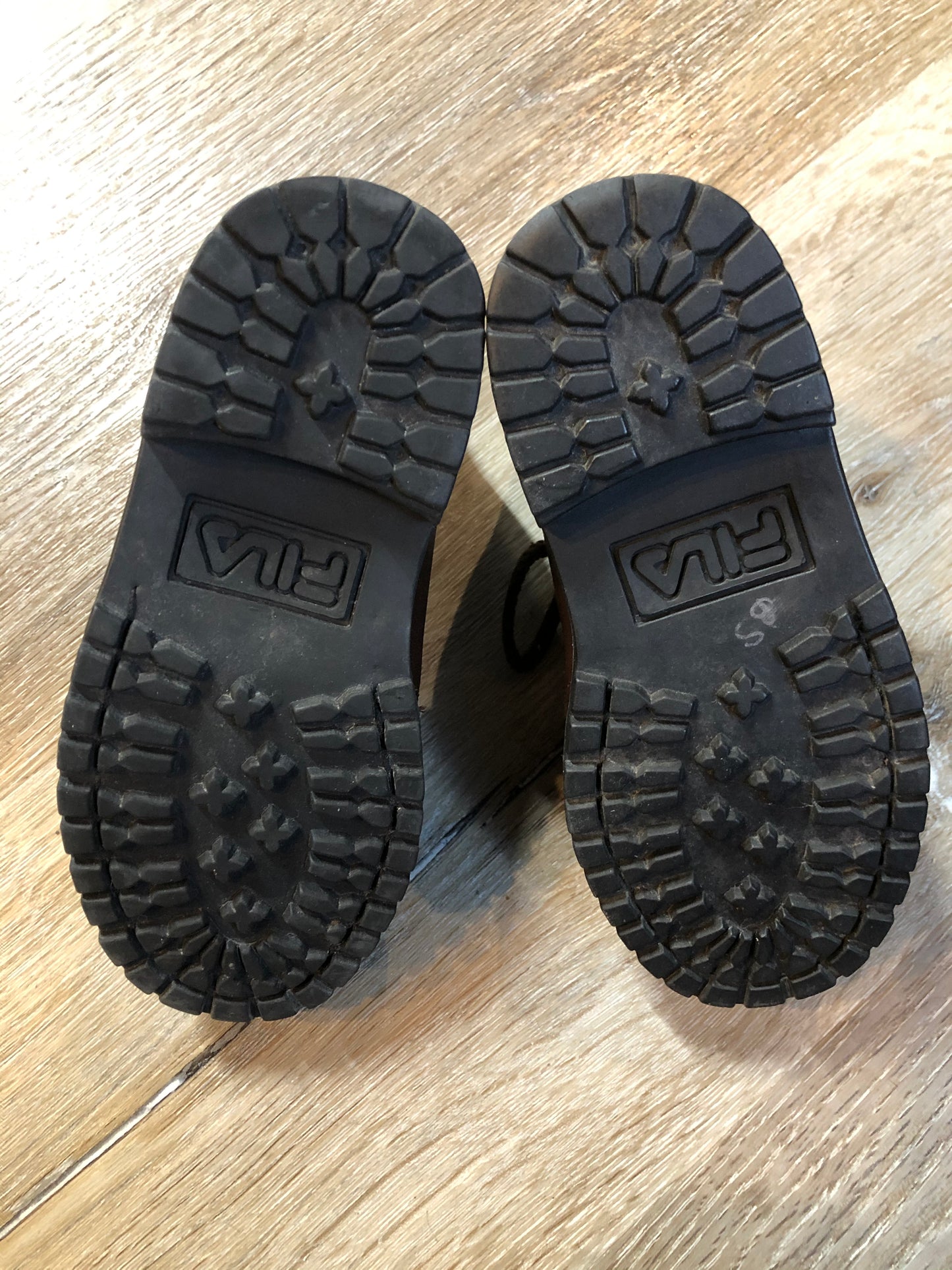 Kingspier Vintage - Fila brown leather boots.
Size 8.5 Toddler
Shoes are in excellent condition.