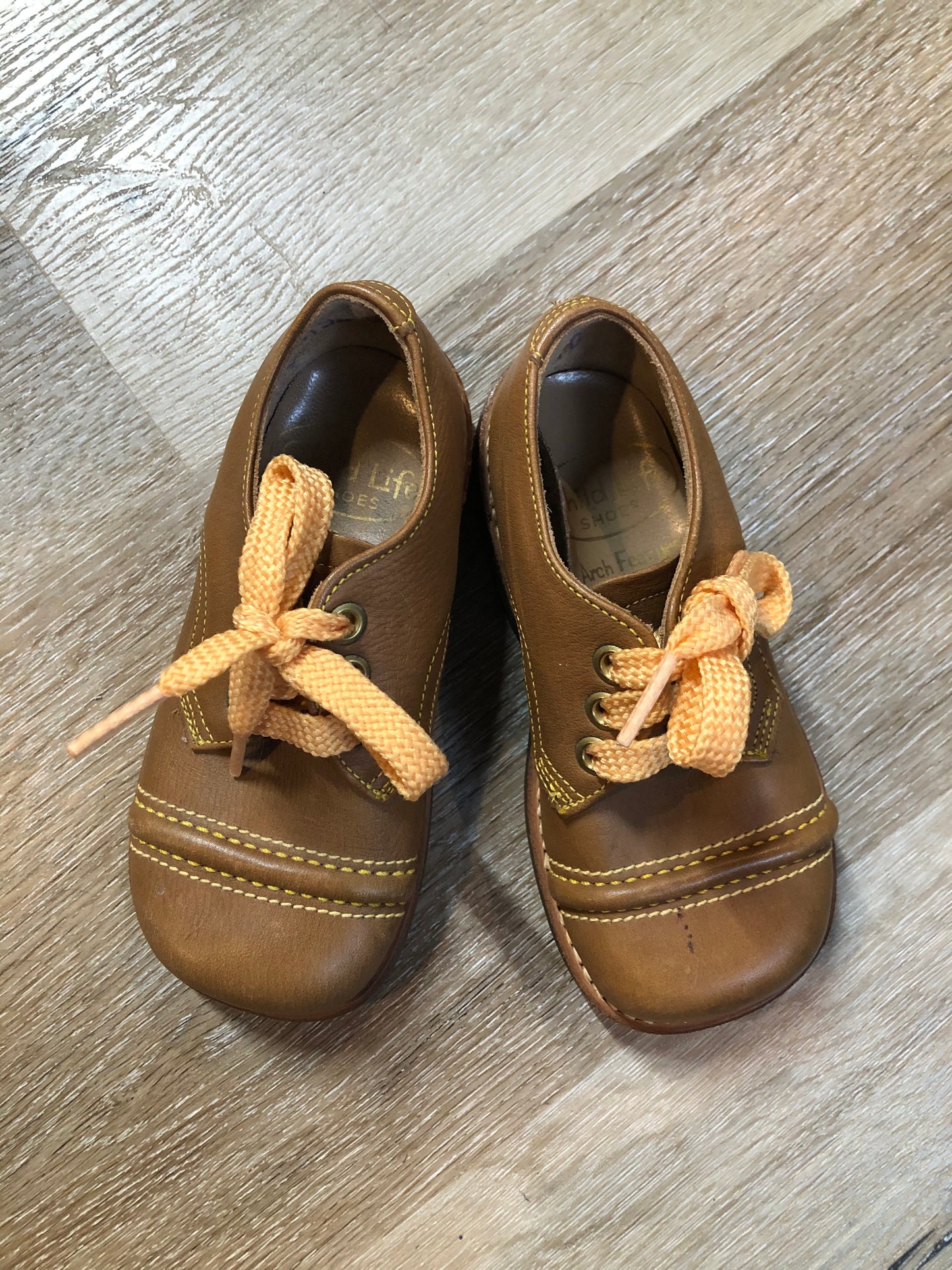 Kingspier Vintage - Child life three eyelet leather shoes.
Size 6 Toddlers
Shoes are in excellent condition.
