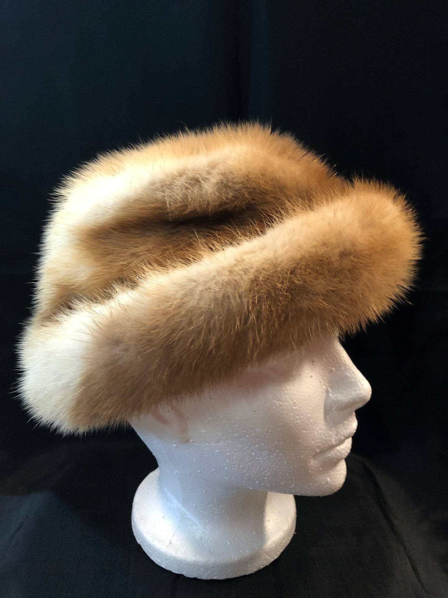 Kingspier Vintage - Vintage Christine Originals blonde fur roller hat. Interior lined in brown floral embroidered nylon mesh. Made in Montreal, Canada. Size small.
This hat is in excellent condition.