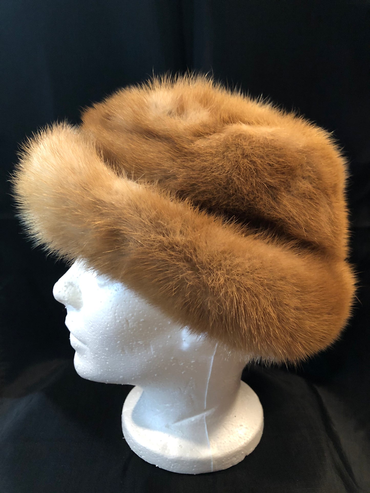Kingspier Vintage - Vintage Christine Originals blonde fur roller hat. Interior lined in brown floral embroidered nylon mesh. Made in Montreal, Canada. Size small.
This hat is in excellent condition.