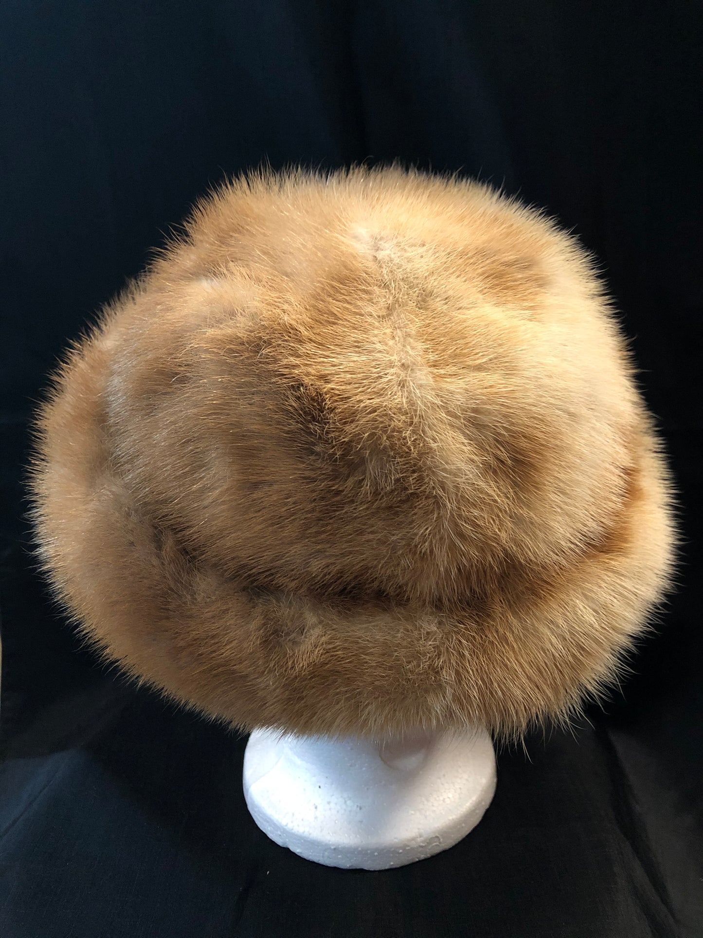 Kingspier Vintage - Vintage Christine Originals blonde fur roller hat. Interior lined in brown floral embroidered nylon mesh. Made in Montreal, Canada. Size small.
This hat is in excellent condition.