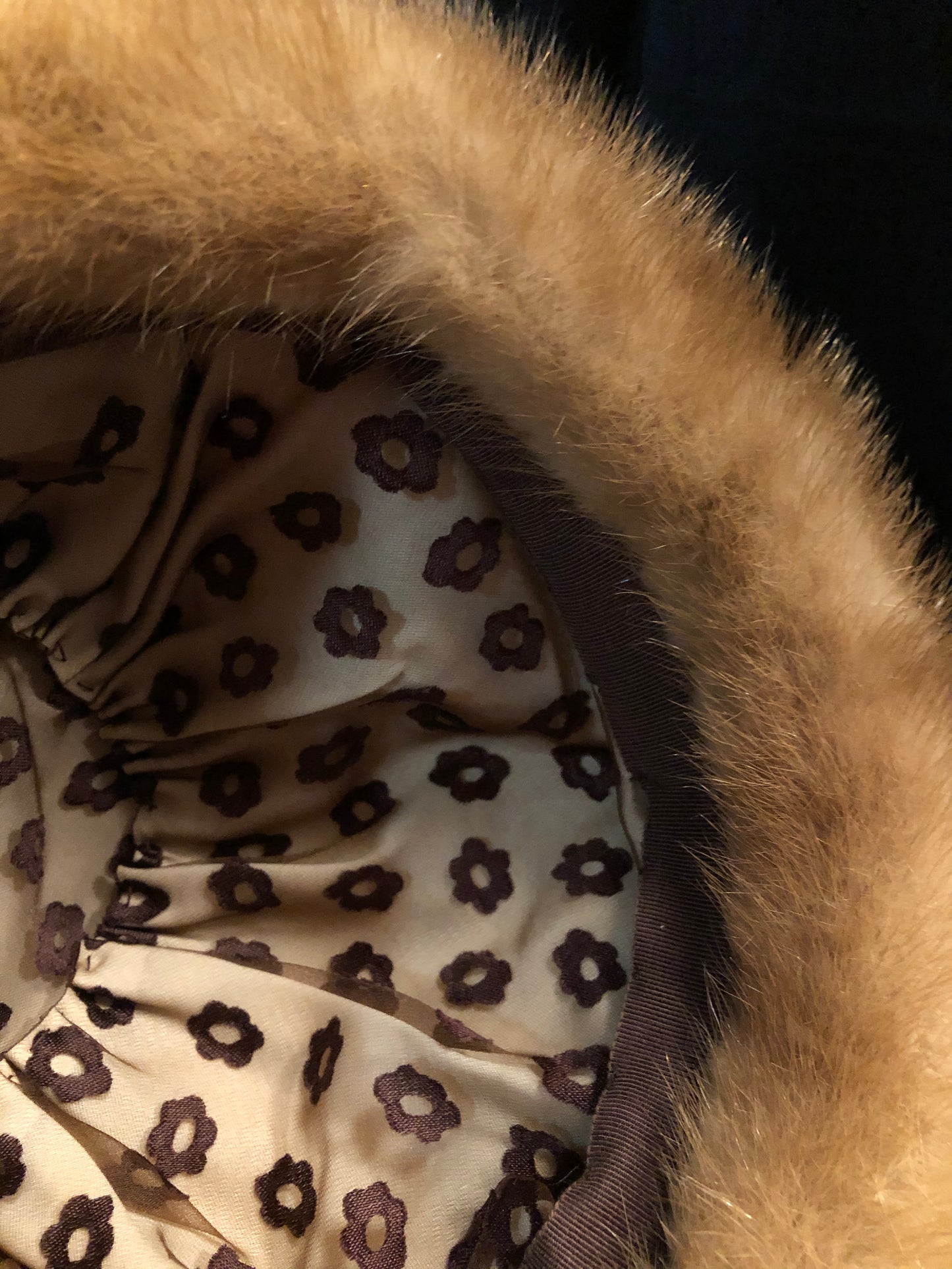 Kingspier Vintage - Vintage Christine Originals blonde fur roller hat. Interior lined in brown floral embroidered nylon mesh. Made in Montreal, Canada. Size small.
This hat is in excellent condition.