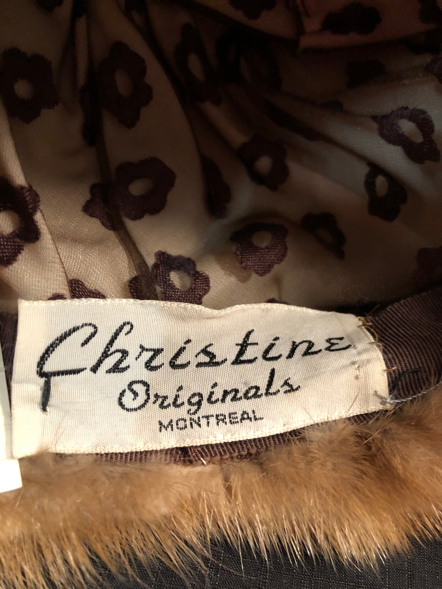 Kingspier Vintage - Vintage Christine Originals blonde fur roller hat. Interior lined in brown floral embroidered nylon mesh. Made in Montreal, Canada. Size small.
This hat is in excellent condition.