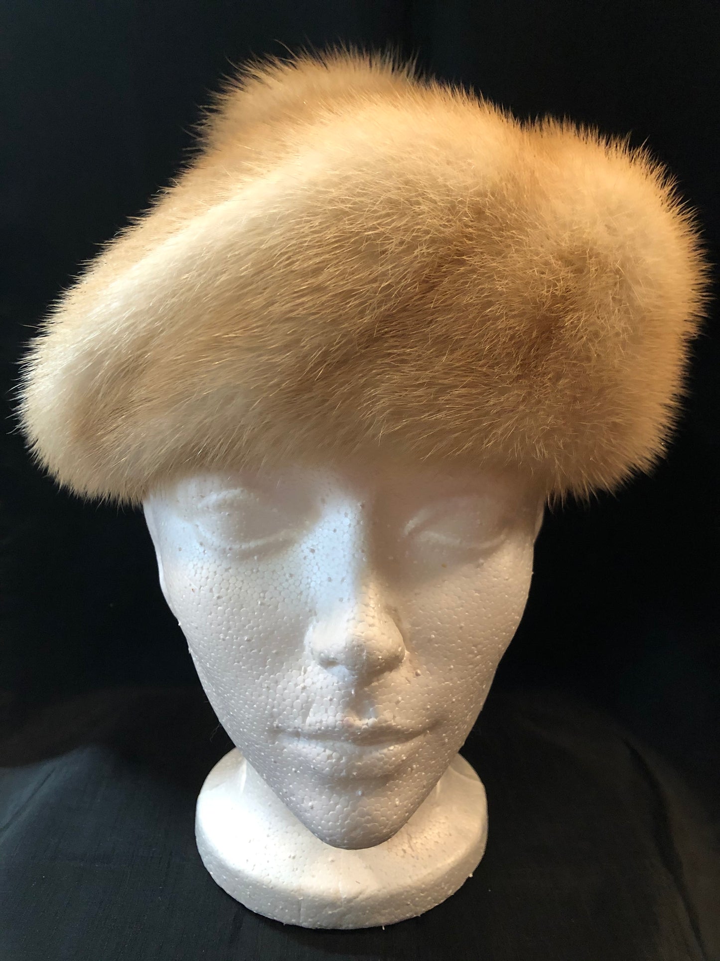 Kingspier Vintage - Vintage Christine Originals Blonde fur hat with fur pom pom. Interior lined in brown floral embroidered nylon mesh. Union made in Montreal, Canada. Size small.
This hat is in excellent condition.