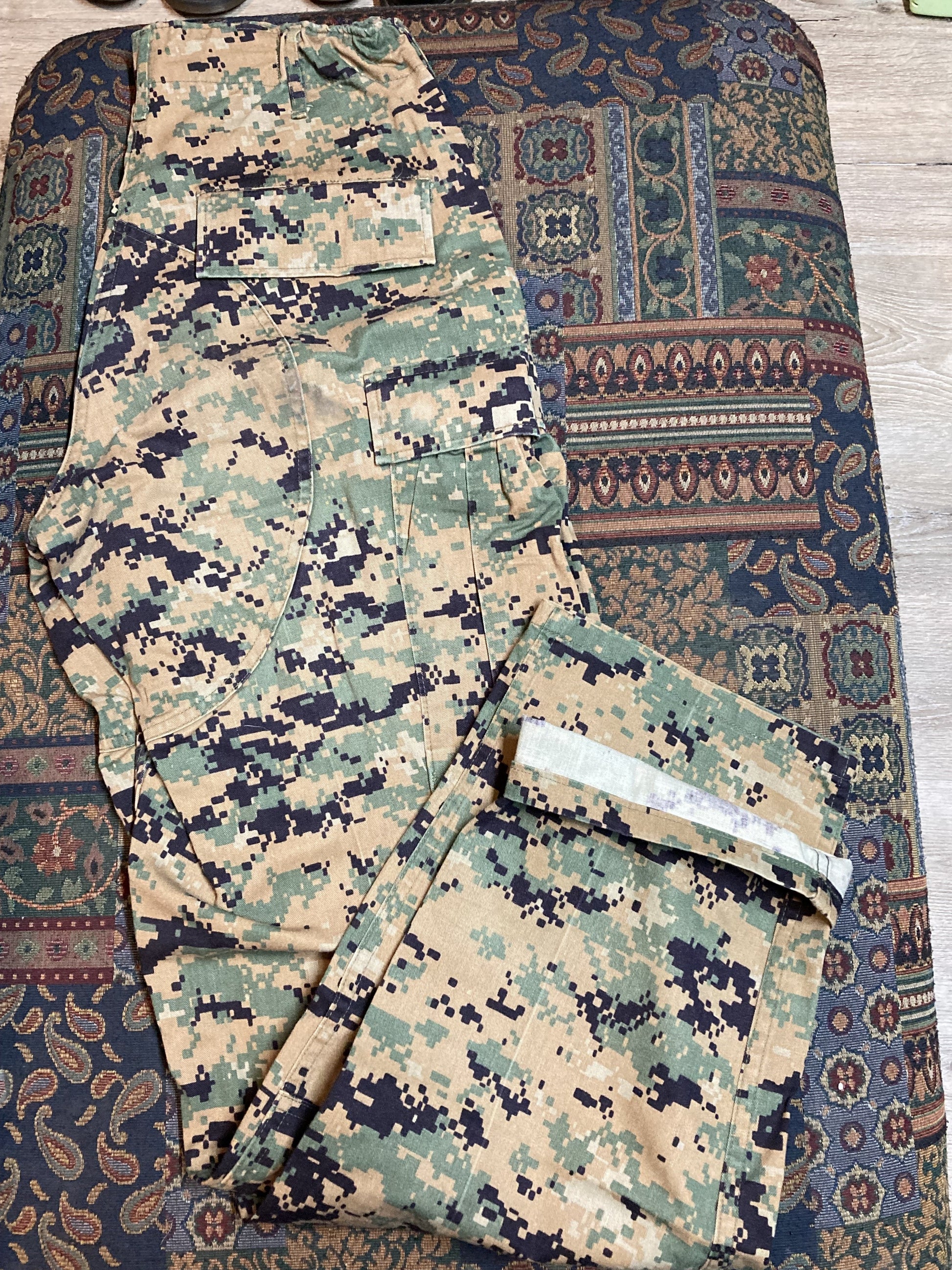 USMC Digital Camo Cargo Pants - 27-31”x29-32”, Made in USA - Kingspier Vintage