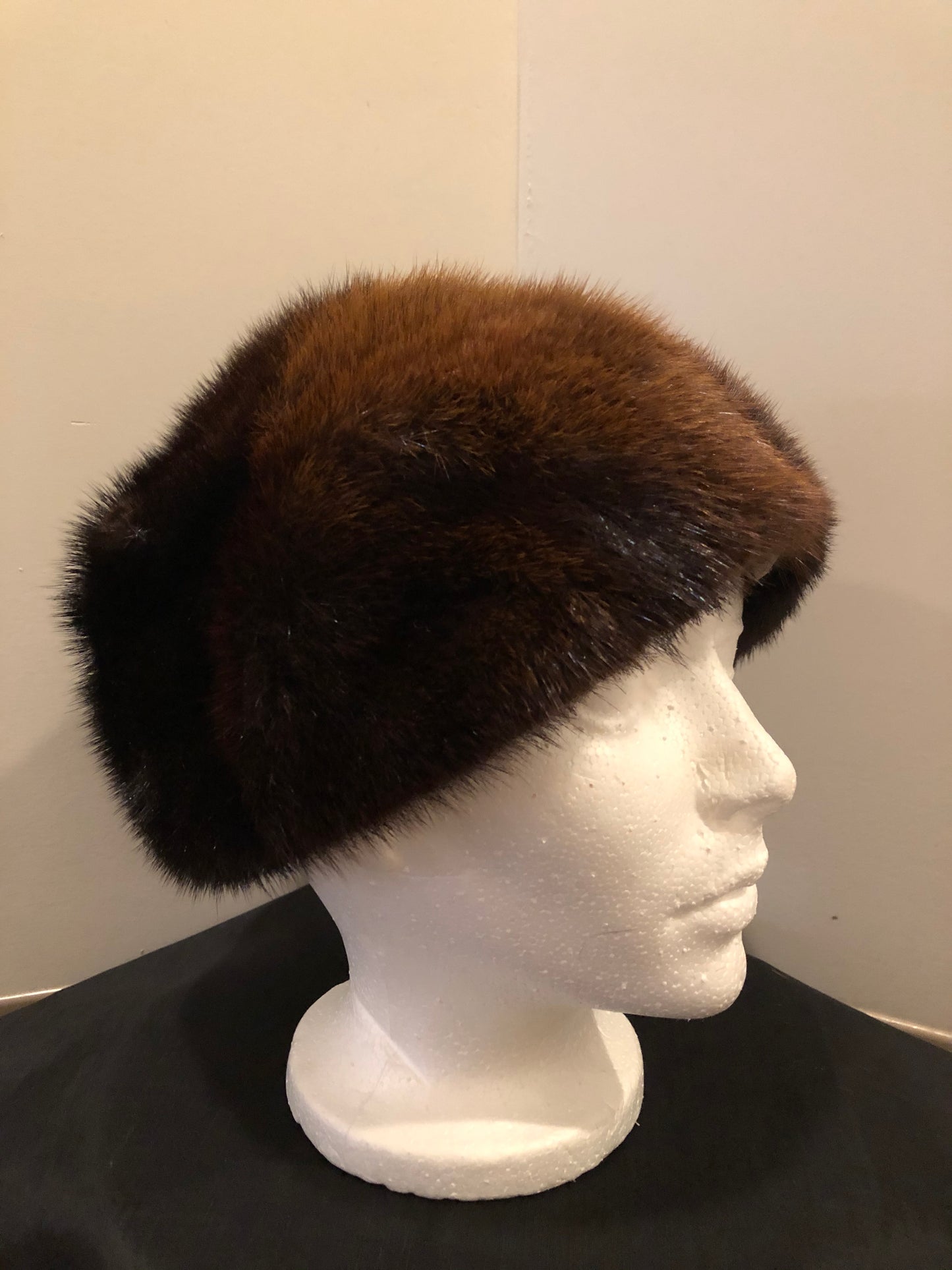Kingspier Vintage - Vintage Kates Boutique dark brown fur hat. Interior is lined. Made in Canada. Size small.
This hat is in excellent condition.