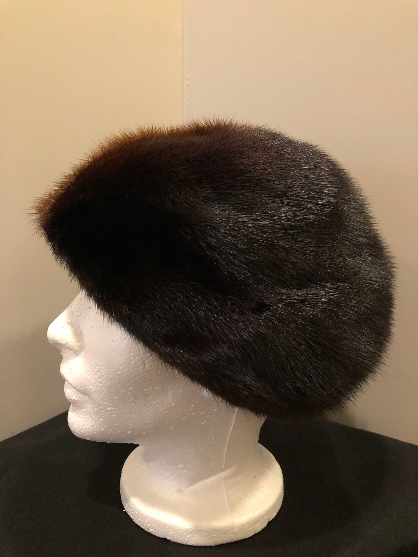 Kingspier Vintage - Vintage Kates Boutique dark brown fur hat. Interior is lined. Made in Canada. Size small.
This hat is in excellent condition.