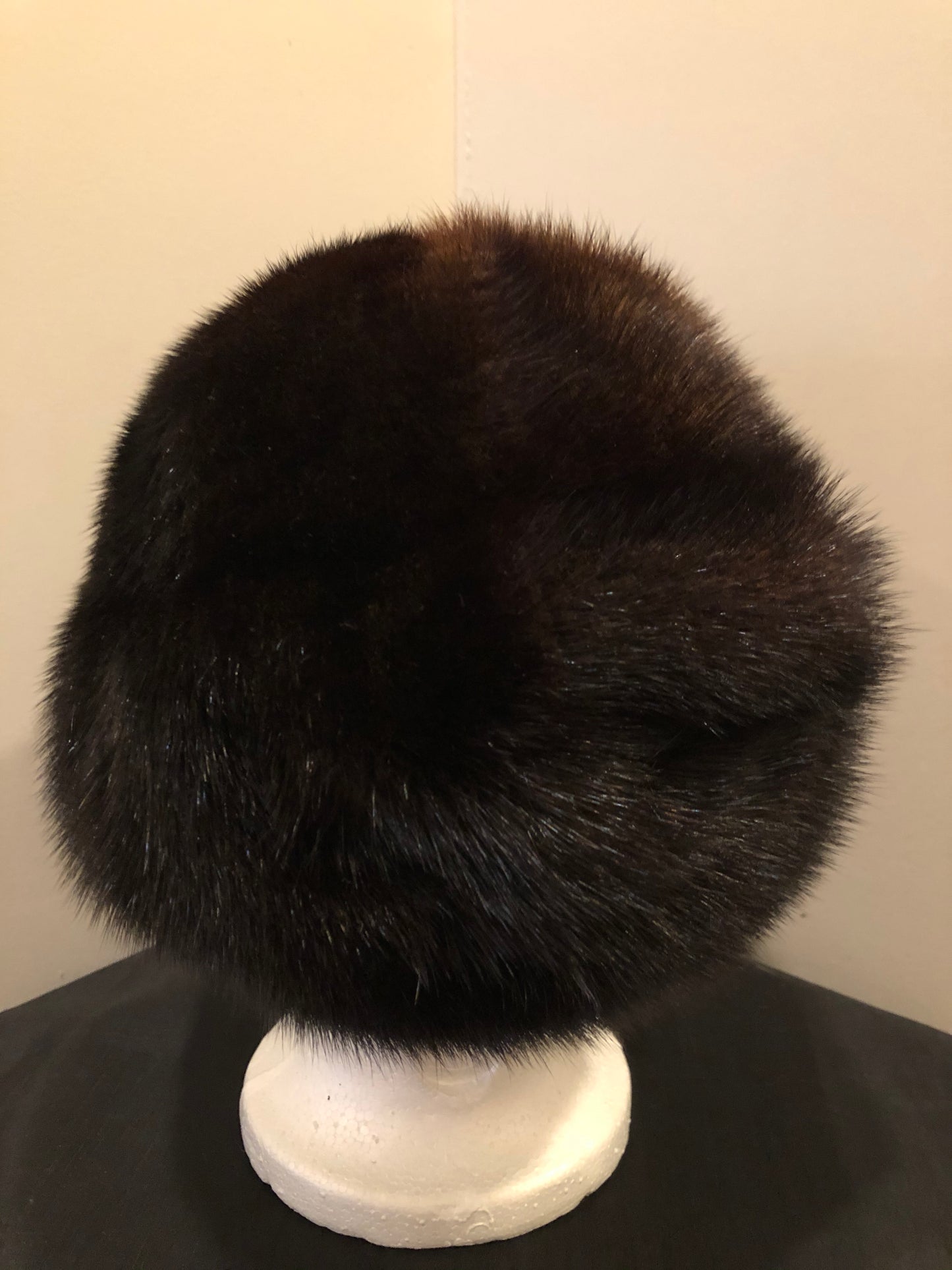 Kingspier Vintage - Vintage Kates Boutique dark brown fur hat. Interior is lined. Made in Canada. Size small.
This hat is in excellent condition.