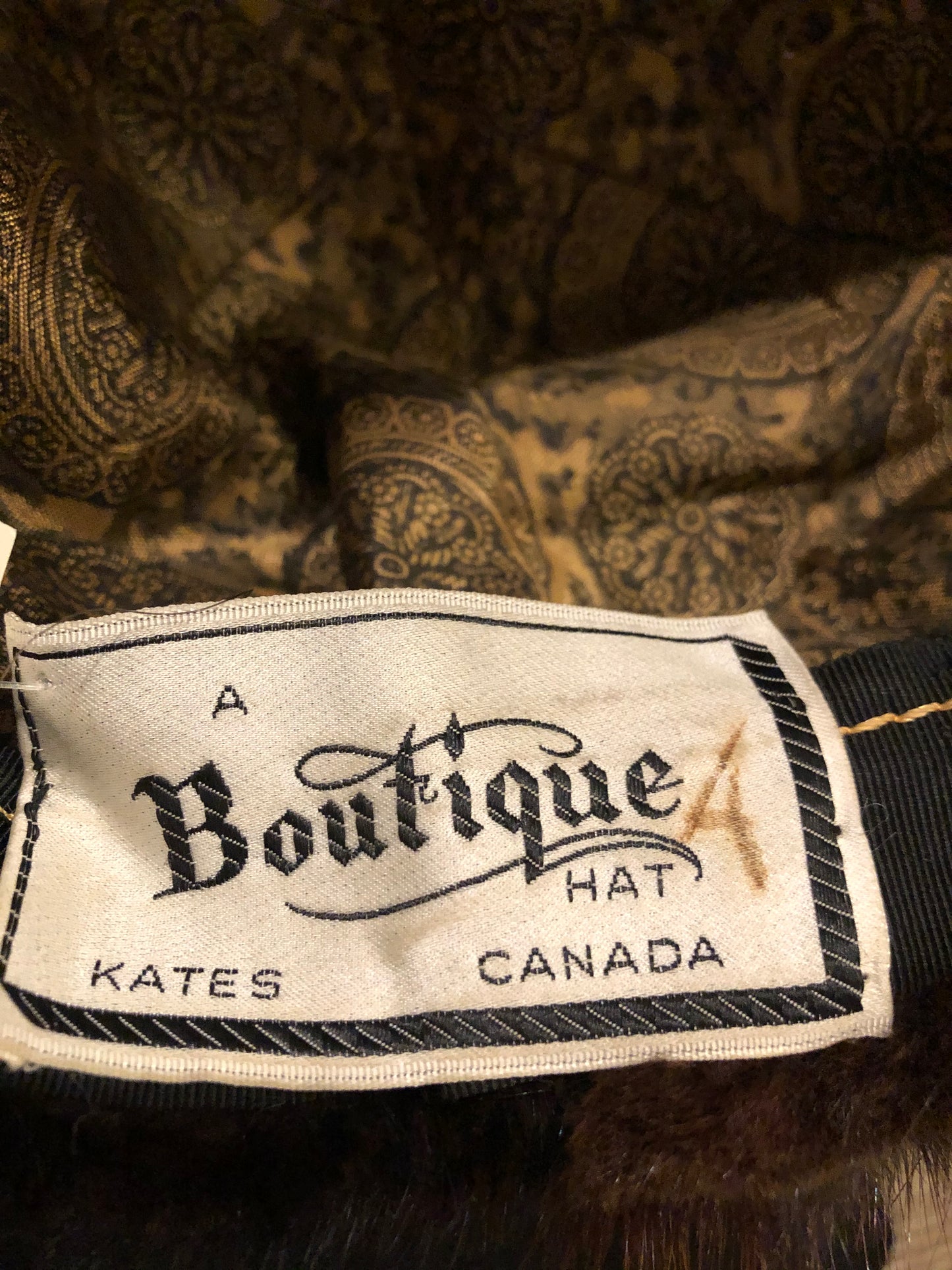 Kingspier Vintage - Vintage Kates Boutique dark brown fur hat. Interior is lined. Made in Canada. Size small.
This hat is in excellent condition.