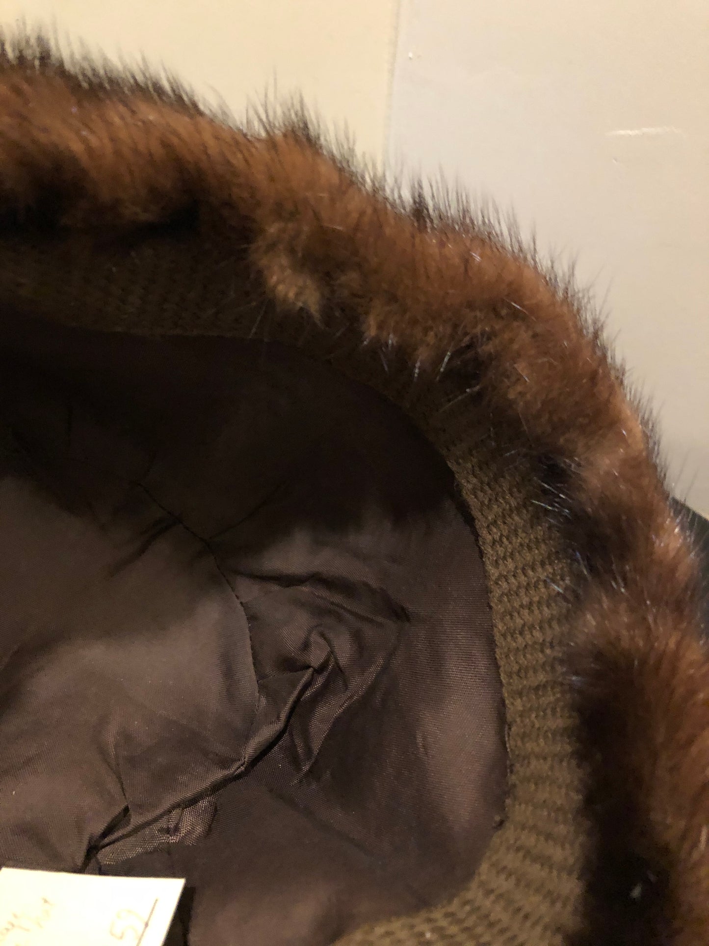 Kingspier Vintage - Vintage dark brown fur hat. Interior is lined .Size small.
This hat is in excellent condition.
